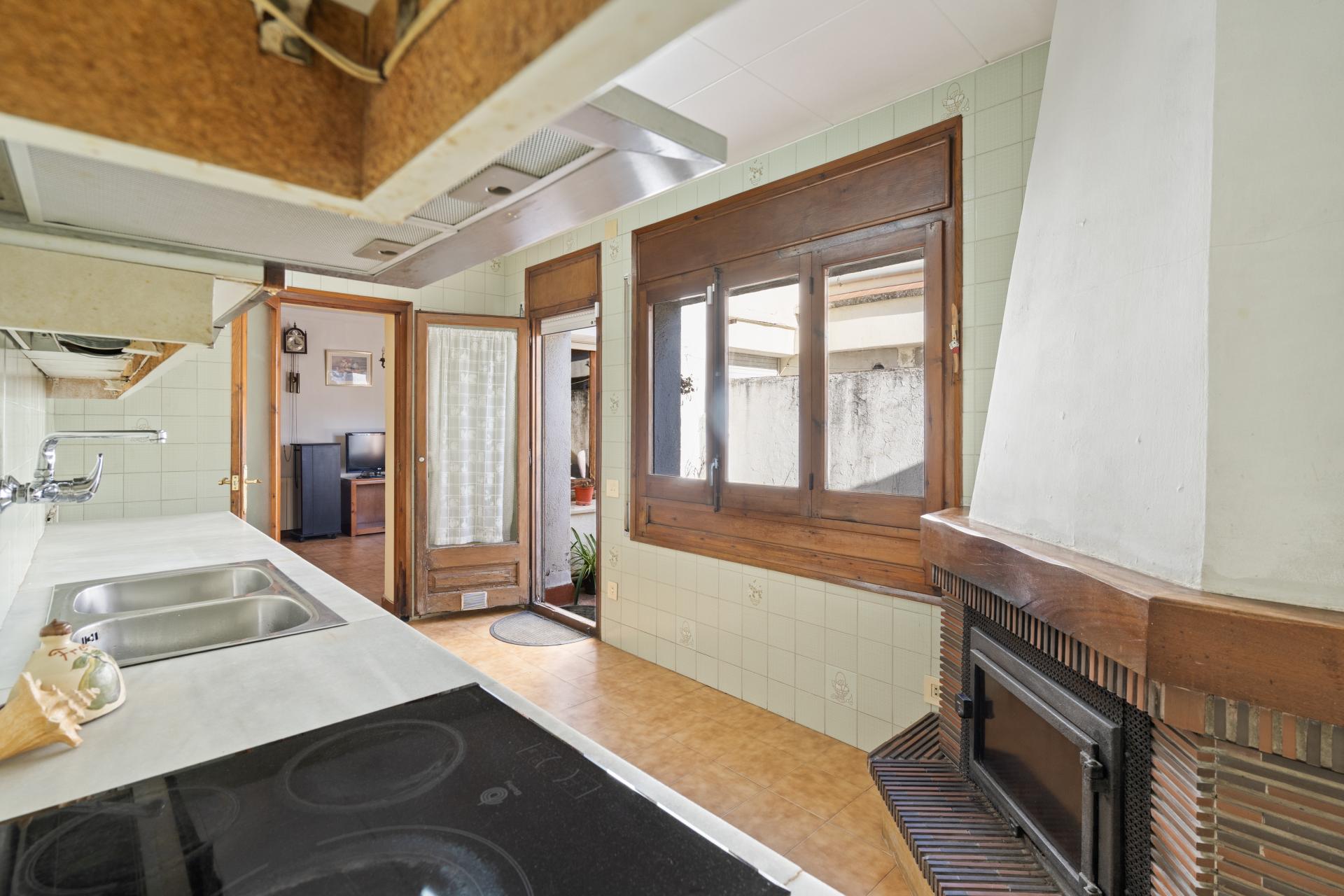 CASA BEN SITUADA A PROP DEL CENTRE I  DE L’ESTACIO