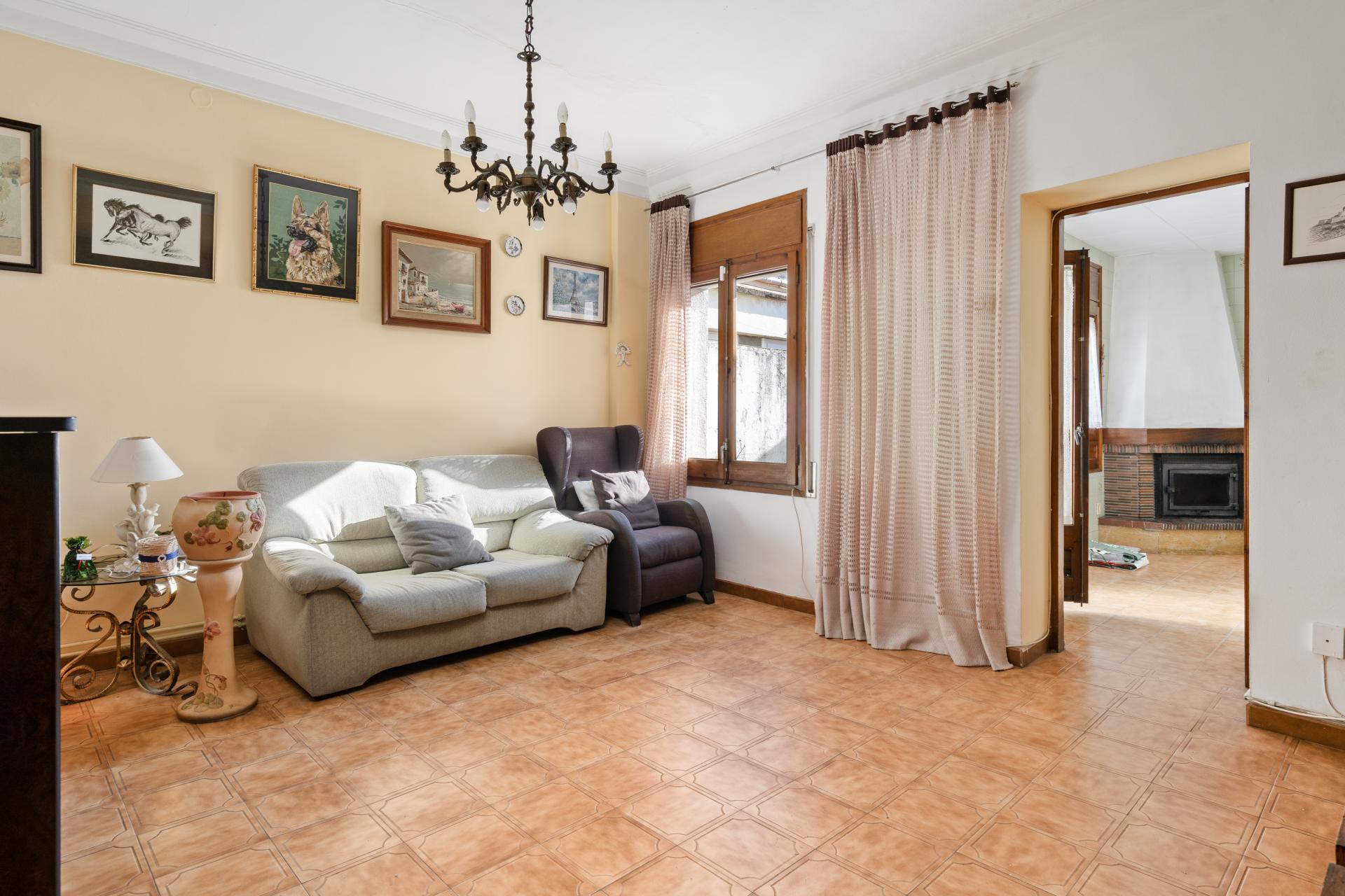 CASA BEN SITUADA A PROP DEL CENTRE I  DE L’ESTACIO