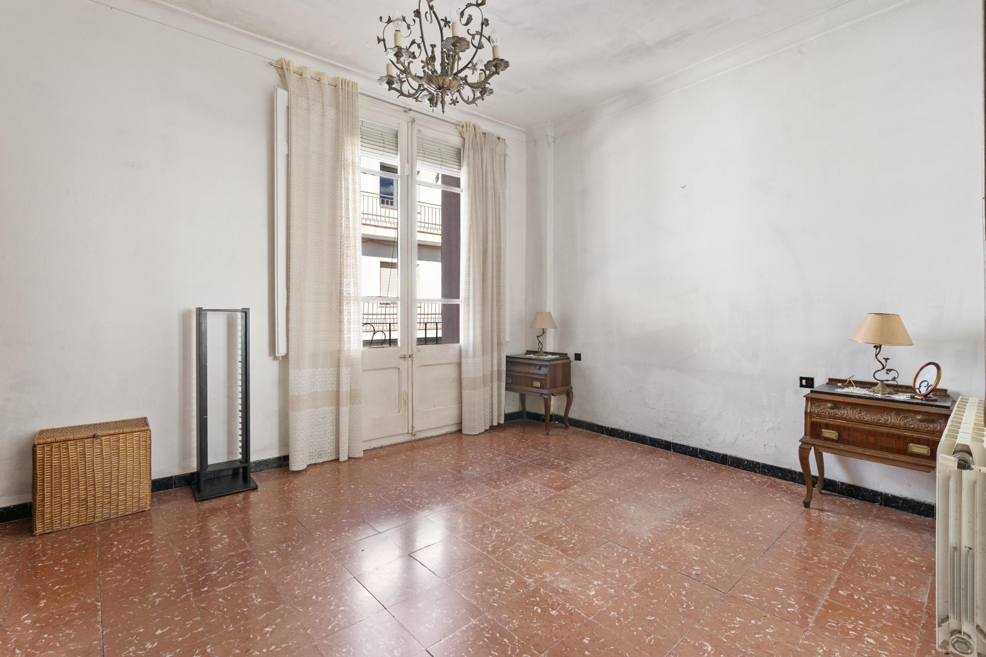 CASA BEN SITUADA A PROP DEL CENTRE I  DE L’ESTACIO