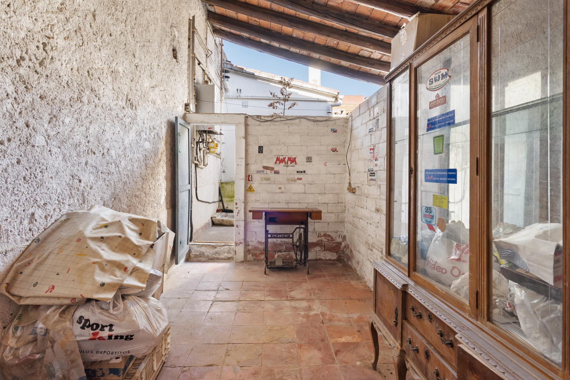 CASA BEN SITUADA A PROP DEL CENTRE I  DE L’ESTACIO