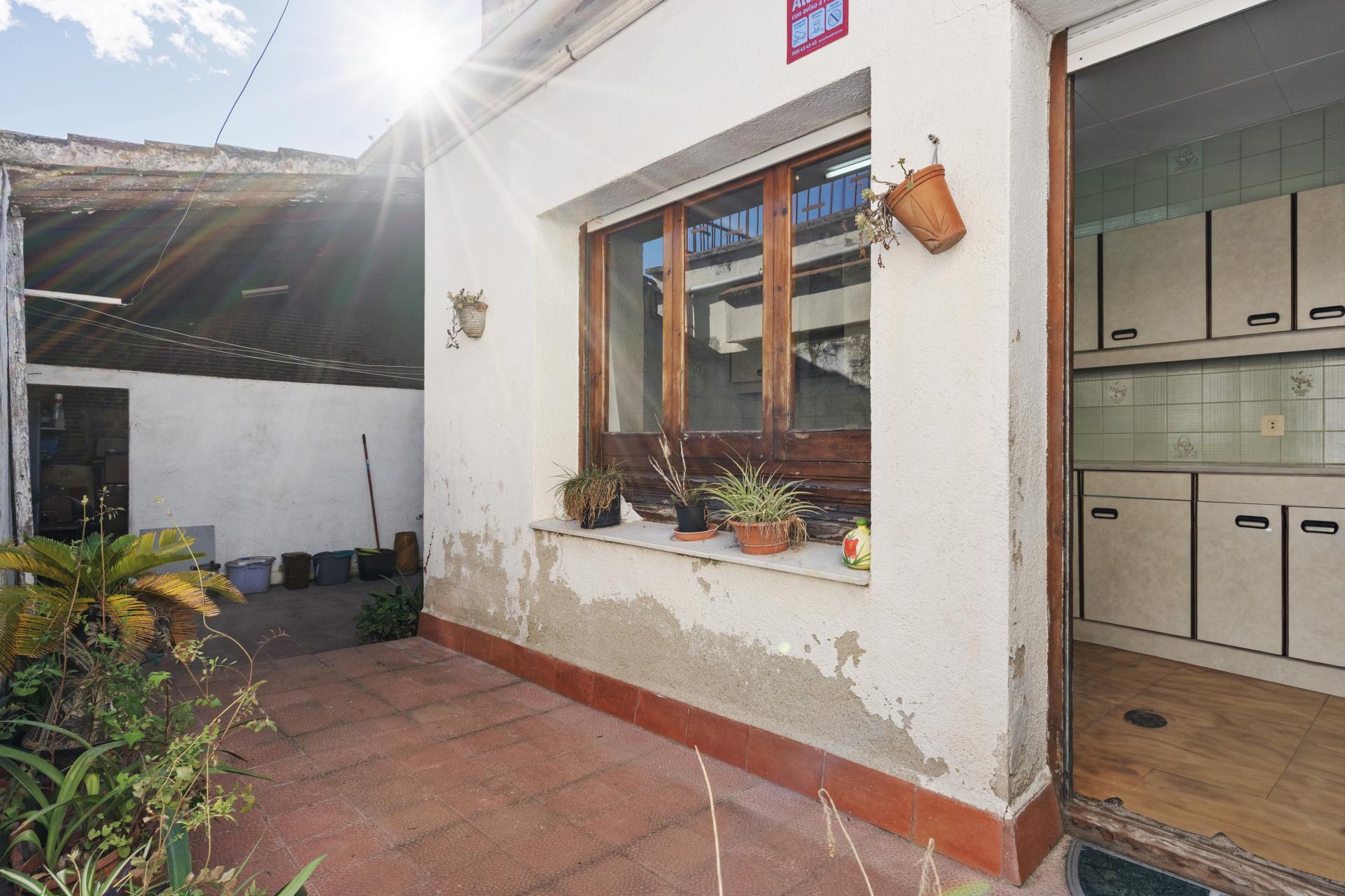 CASA BEN SITUADA A PROP DEL CENTRE I  DE L’ESTACIO