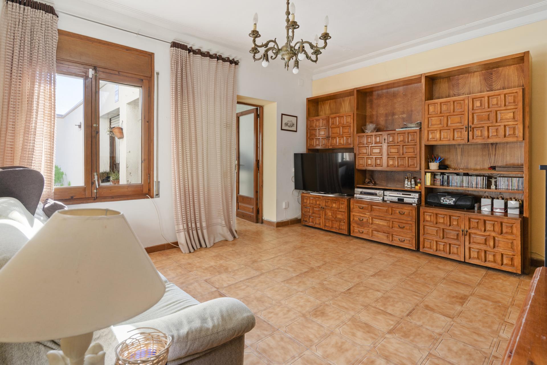 CASA BEN SITUADA A PROP DEL CENTRE I  DE L’ESTACIO