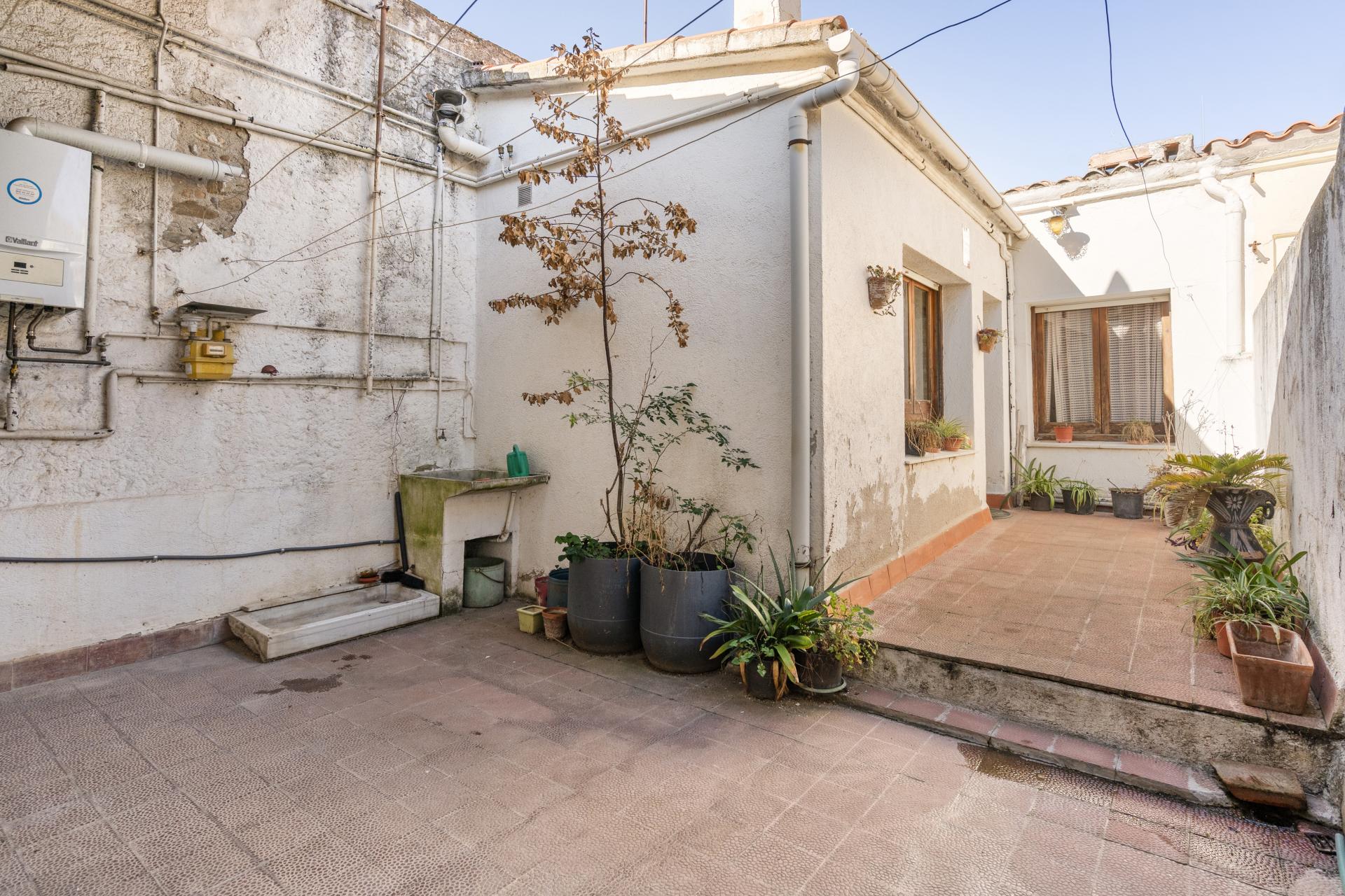 CASA BEN SITUADA A PROP DEL CENTRE I  DE L’ESTACIO