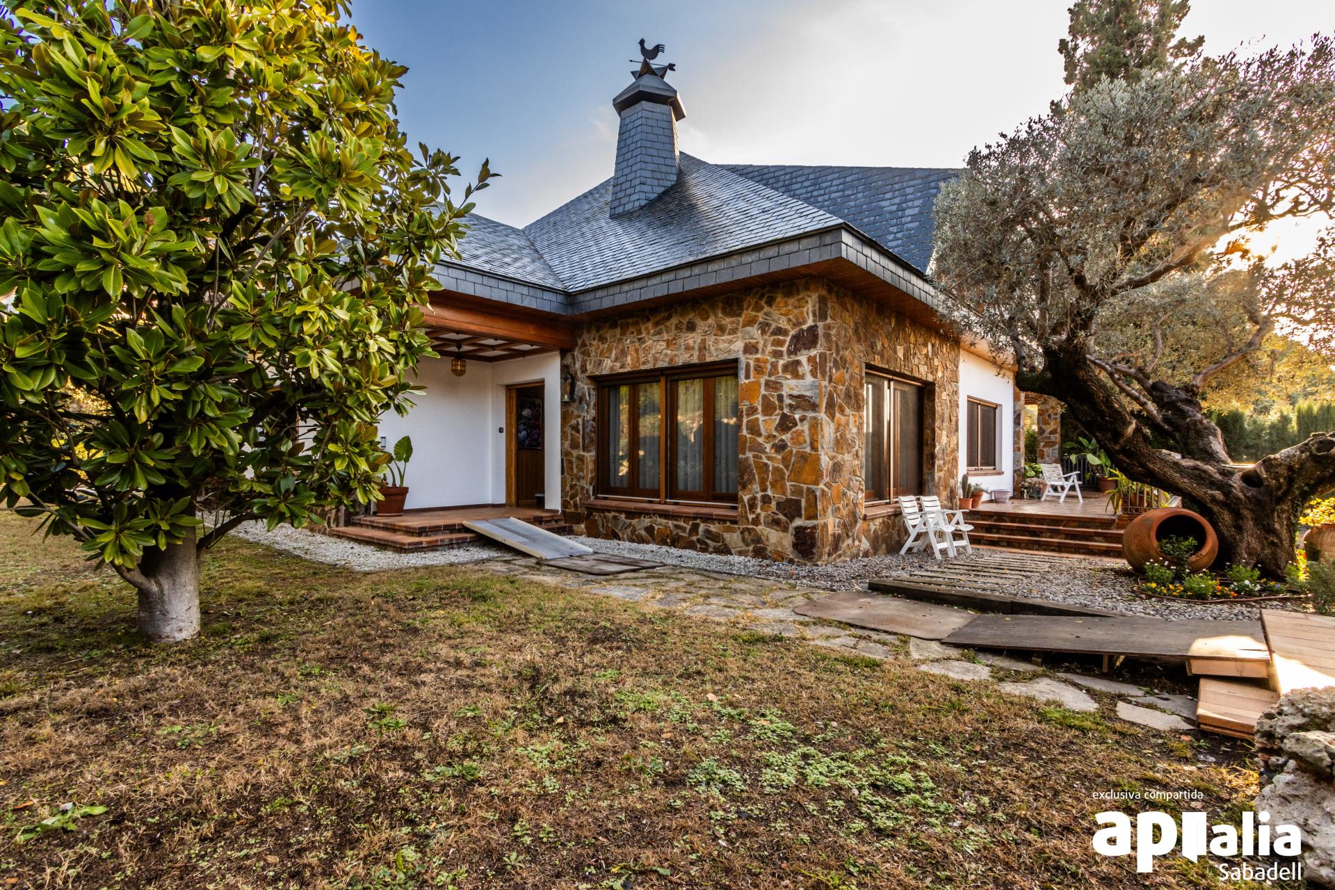 FALGUERAS IMMOBILIÀRIA   VENDA DE CASA A 4 VENTS...