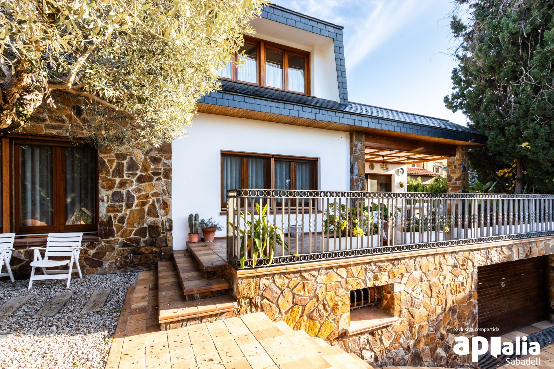 FALGUERAS IMMOBILIÀRIA   VENDA DE CASA A 4 VENTS...