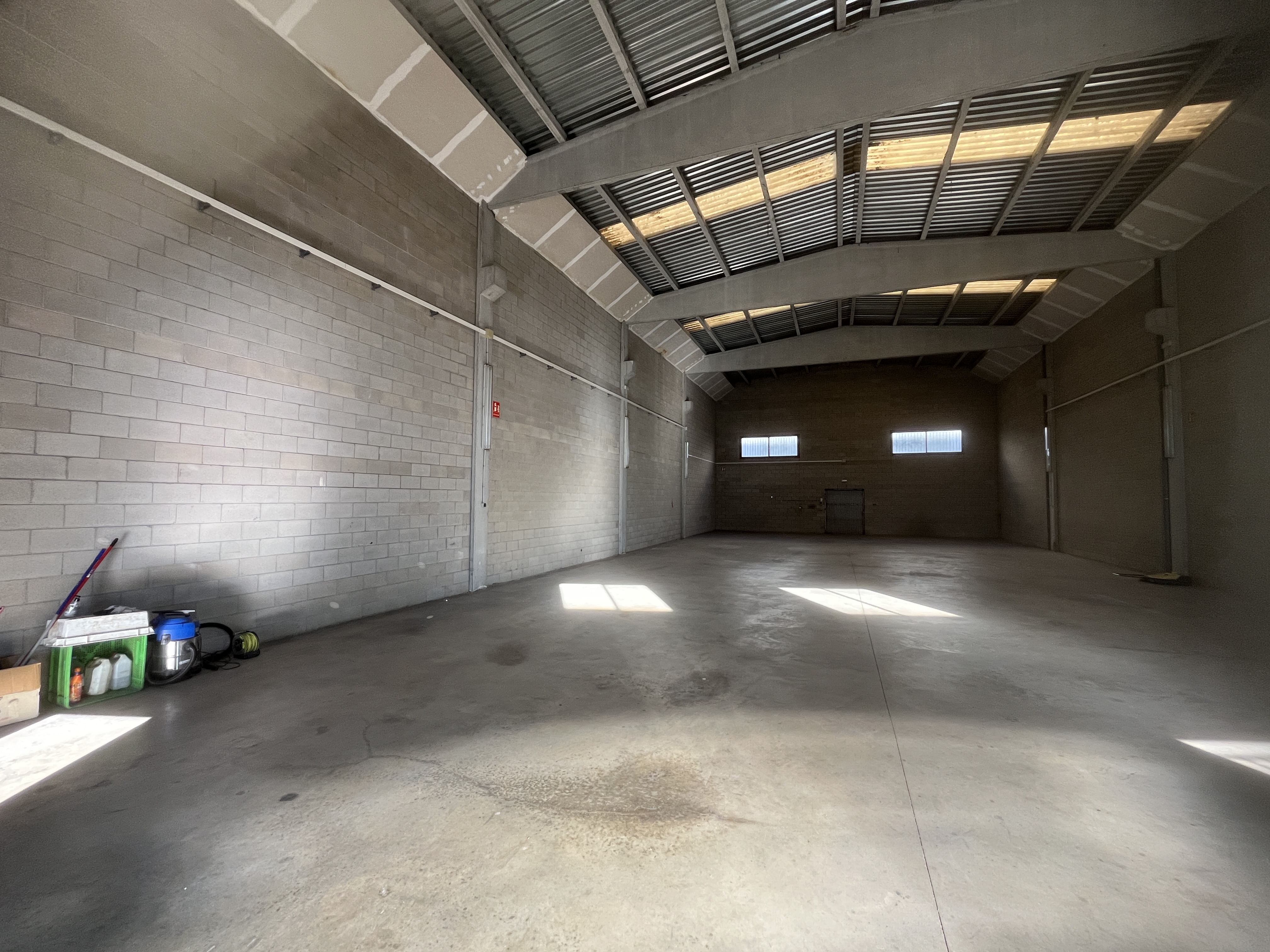 nau-industrial en cornella-del-terri ·  2200€