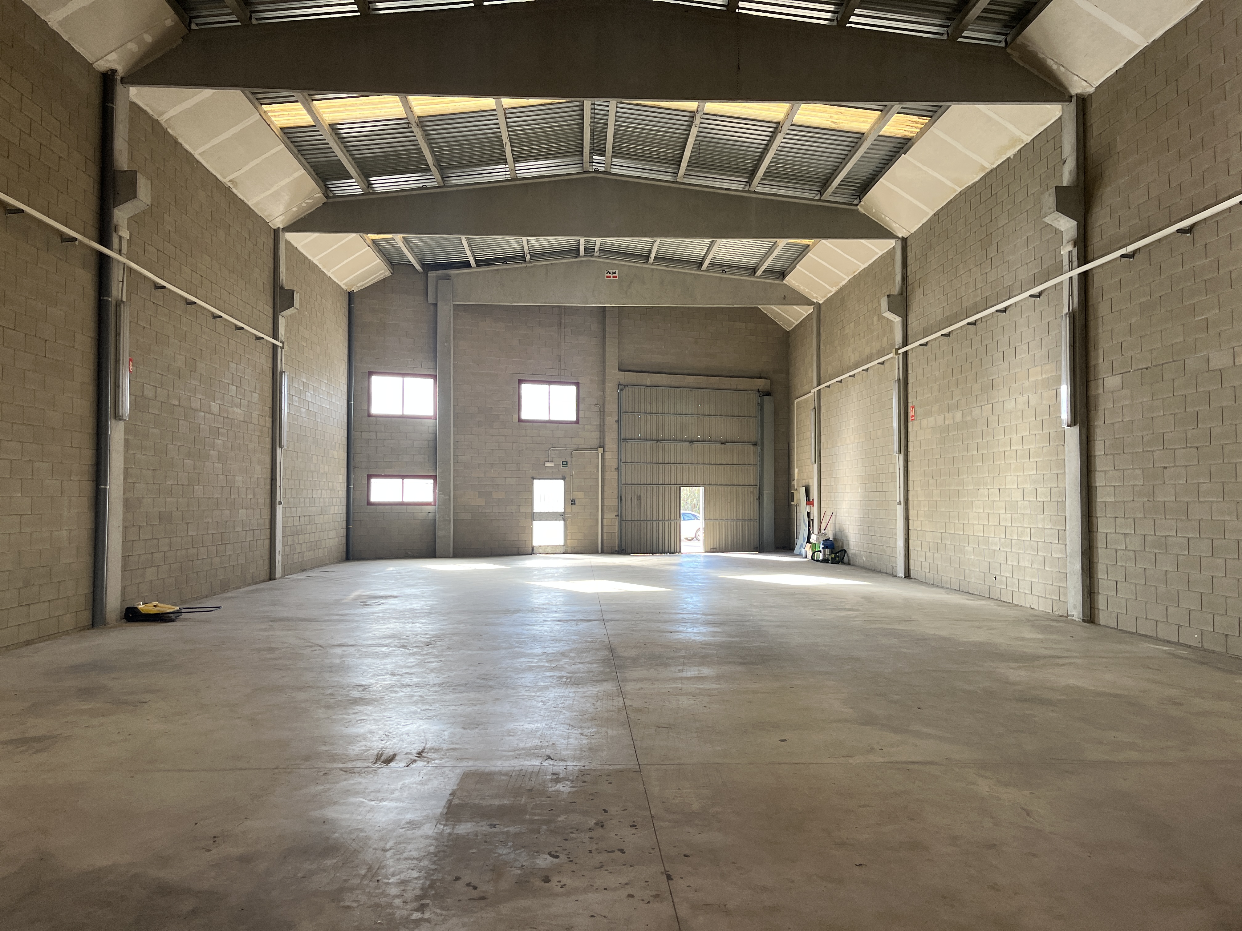 nau-industrial en cornella-del-terri ·  2200€