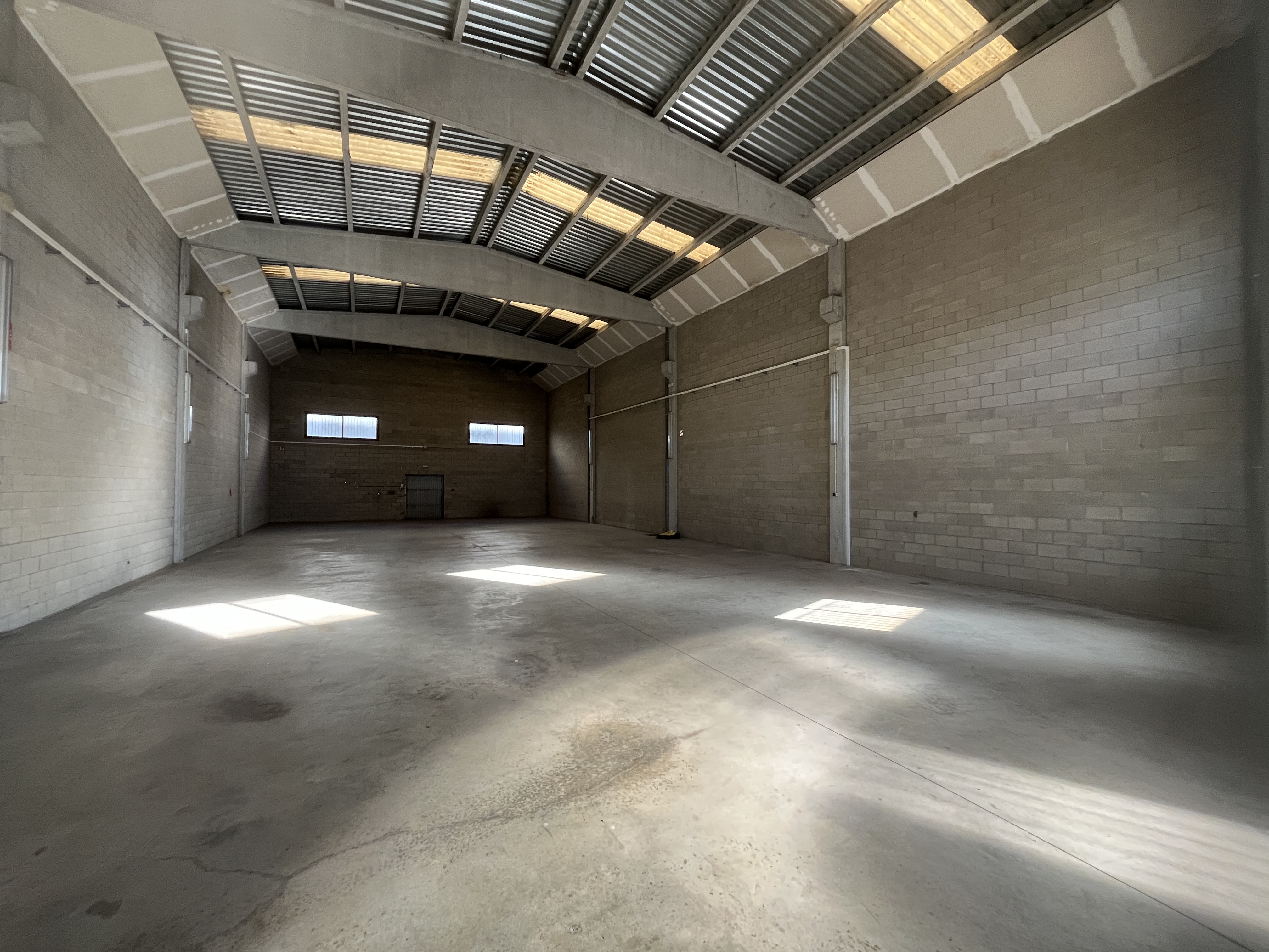 nau-industrial en cornella-del-terri ·  2200€