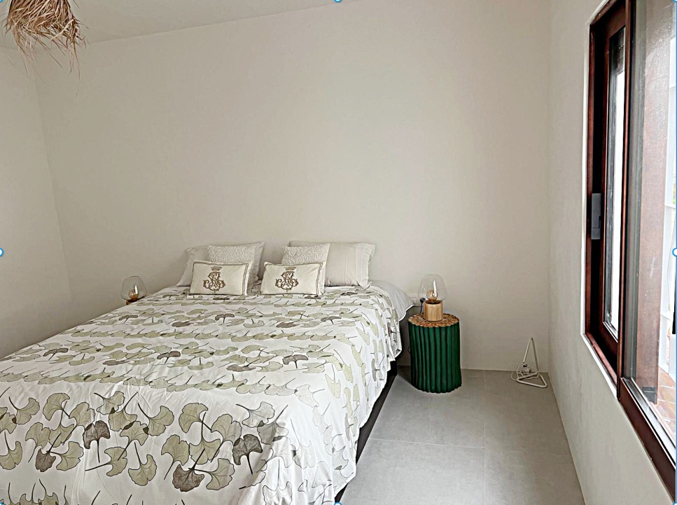 Elegante Villa Estilo Ibiza con Piscina y Palmeras / Precio 930 000