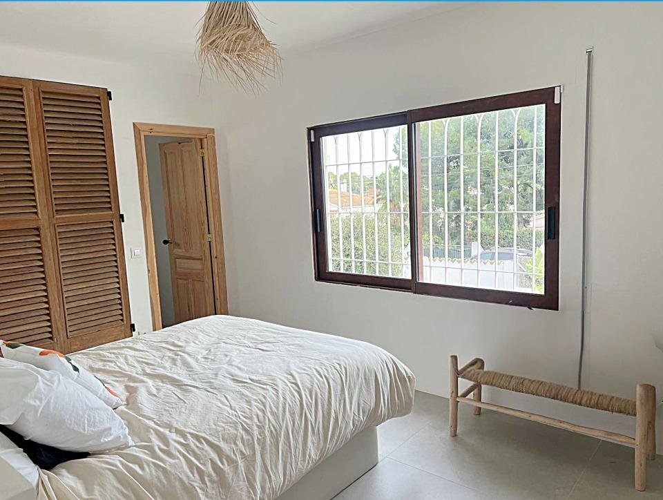 Elegante Villa Estilo Ibiza con Piscina y Palmeras / Precio 930 000