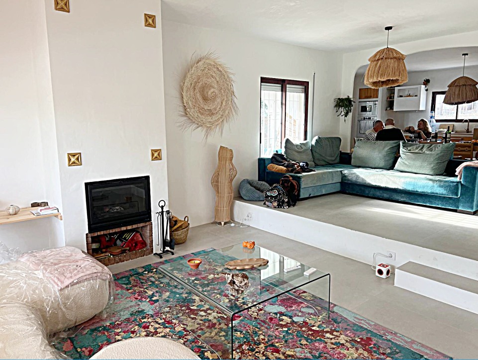 Elegante Villa Estilo Ibiza con Piscina y Palmeras / Precio 930 000