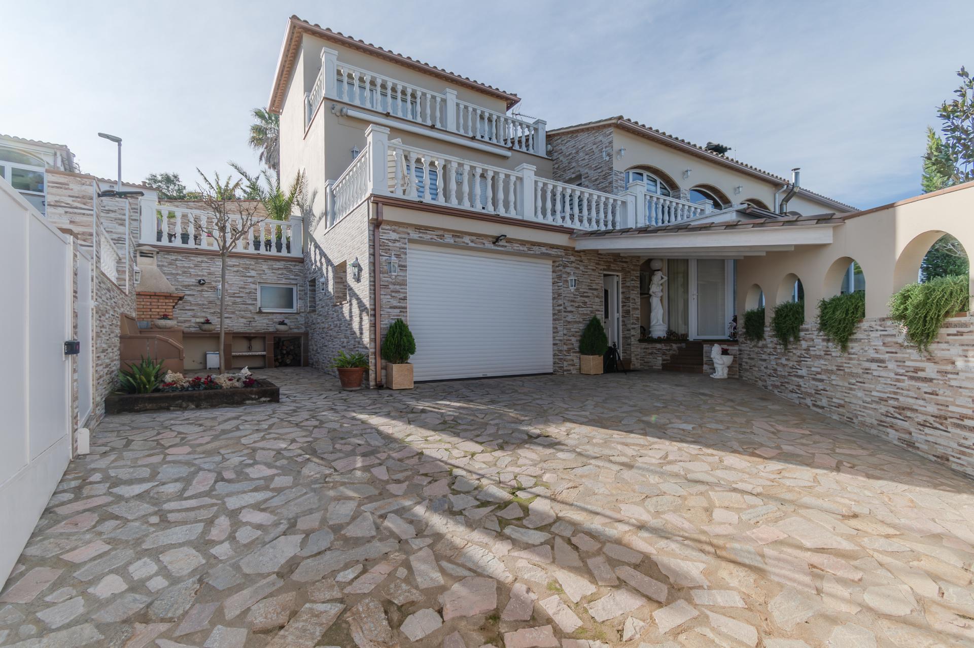 Casa Exclusiva en Masos de Pals   Vistas Panorámicas y Máximo Confort Espléndida vivienda en Masos de Pals