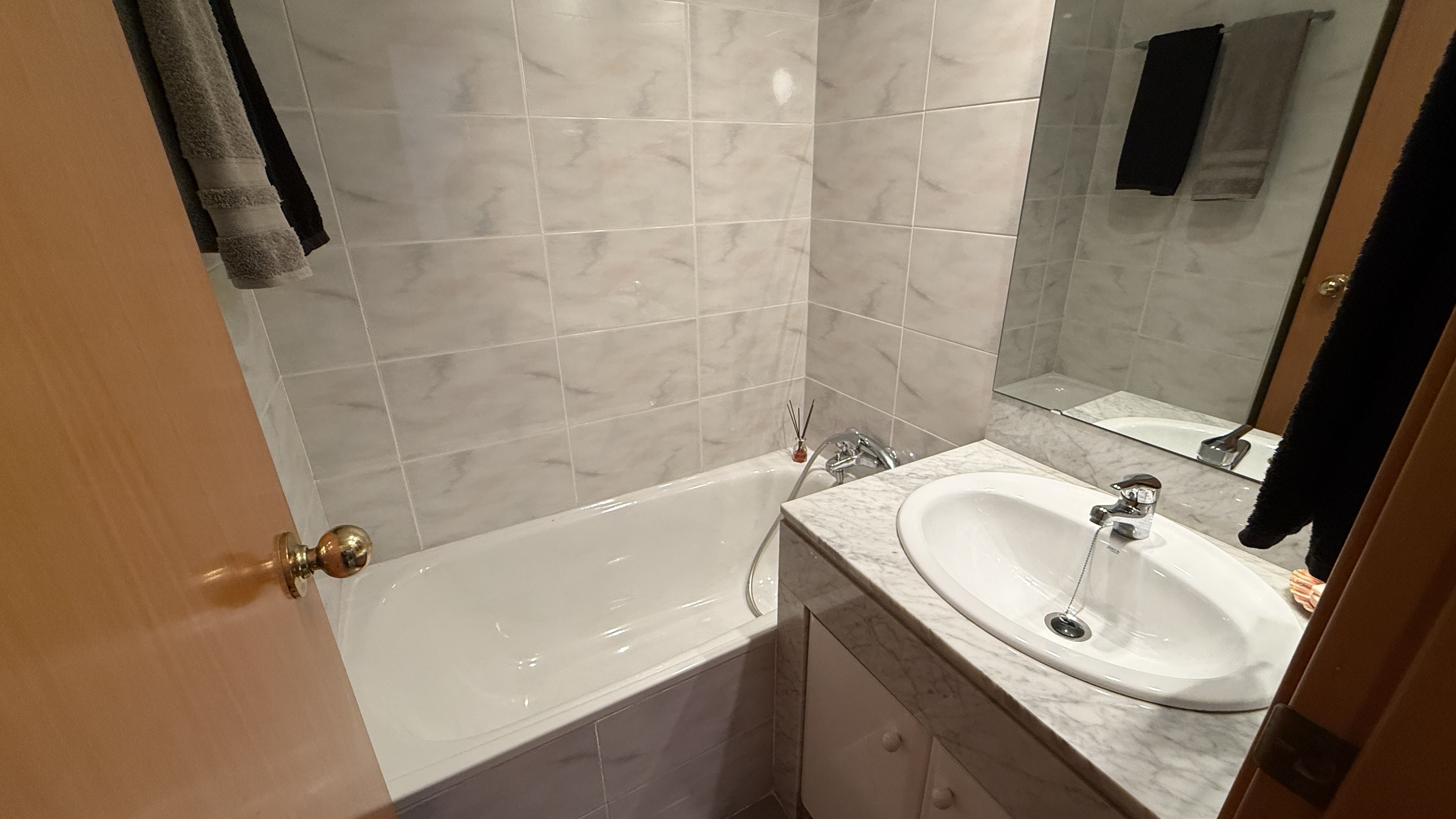 Descubre este acogedor piso en  la zona de Almeda...