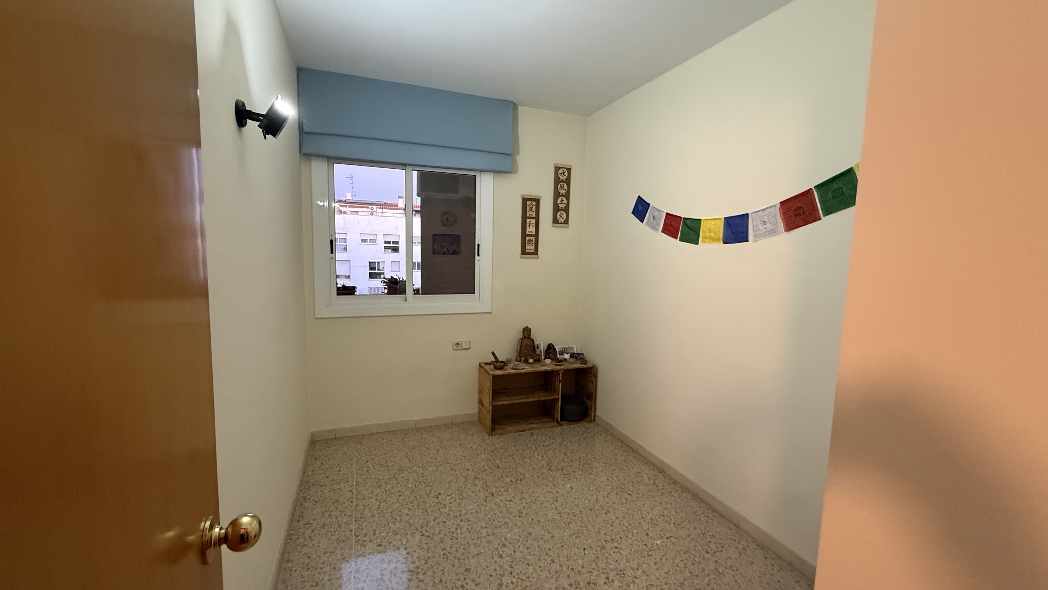 Descubre este acogedor piso en  la zona de Almeda...