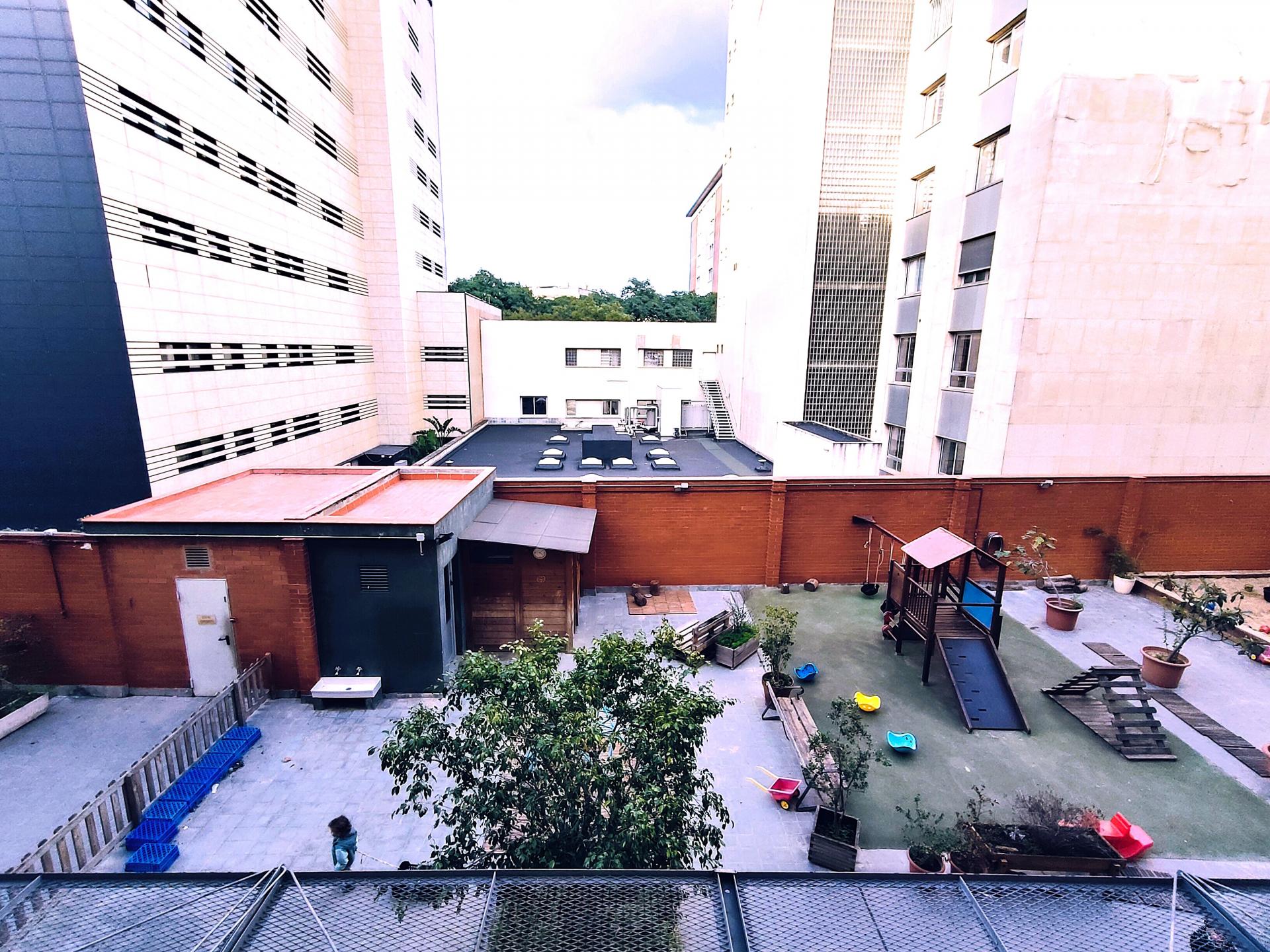 Se presenta una oportunidad única para adquirir un encantador piso...