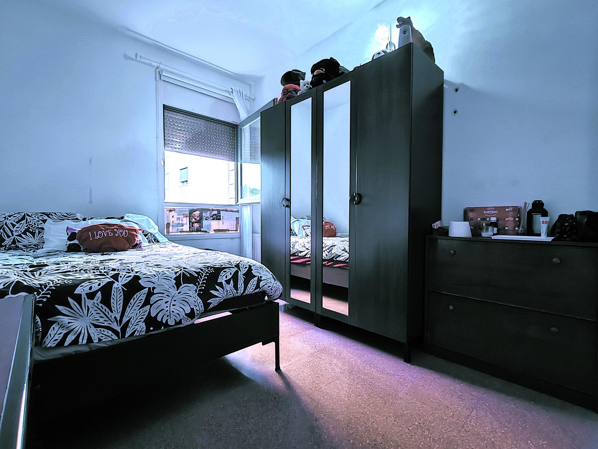 Se presenta una oportunidad única para adquirir un encantador piso...