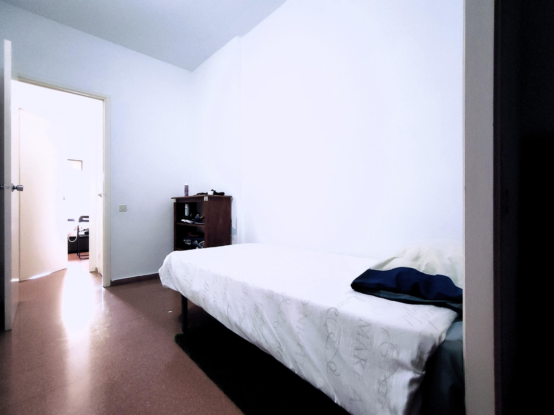 Se presenta una oportunidad única para adquirir un encantador piso...