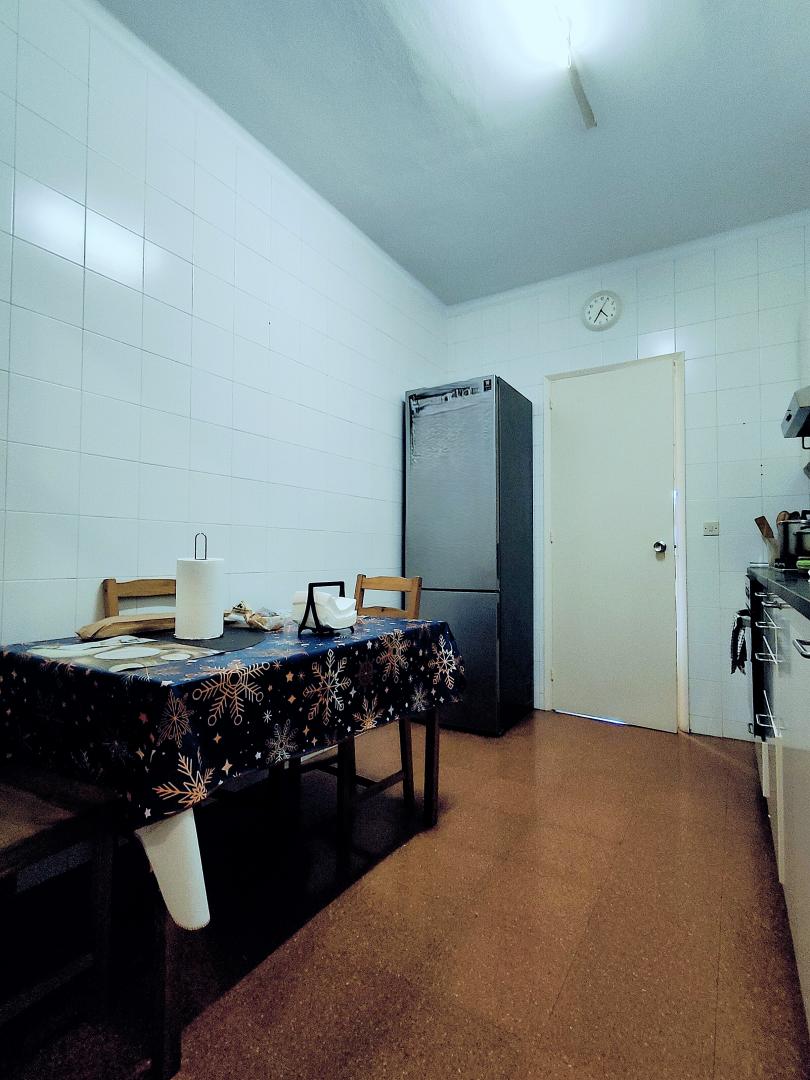 Se presenta una oportunidad única para adquirir un encantador piso...