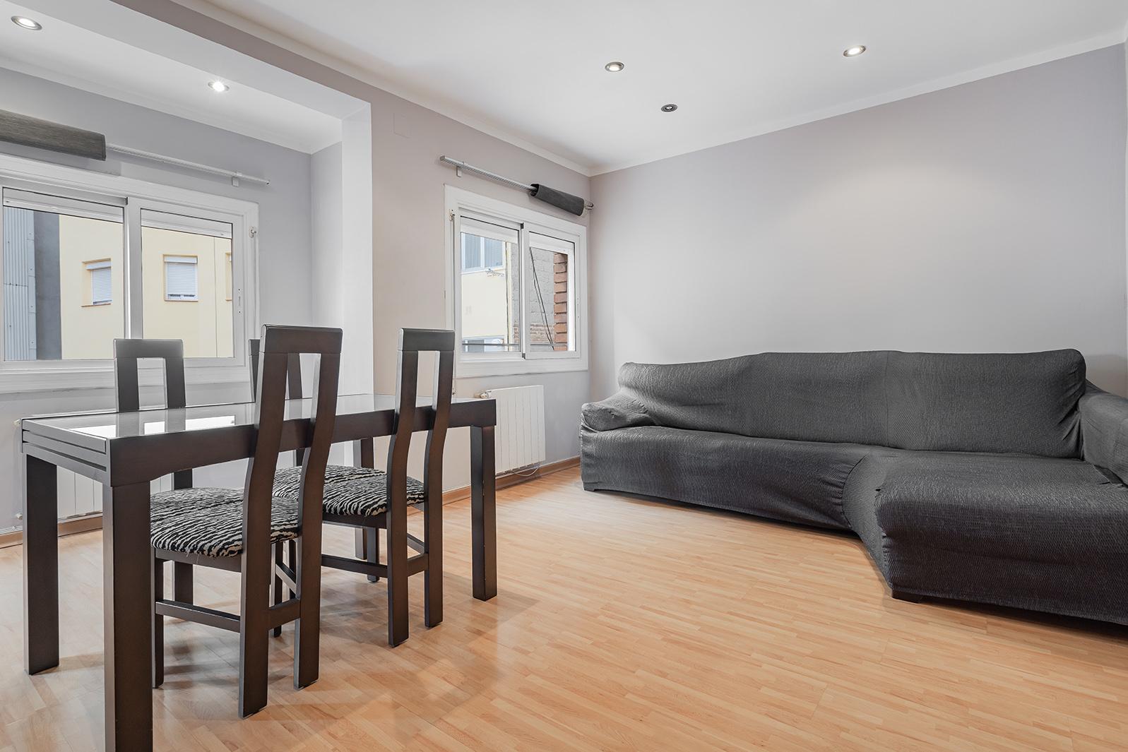 DATOS DE INTERÉS
 IBI: 276,32  ANUAL
 COMUNIDAD: 50,34 ...