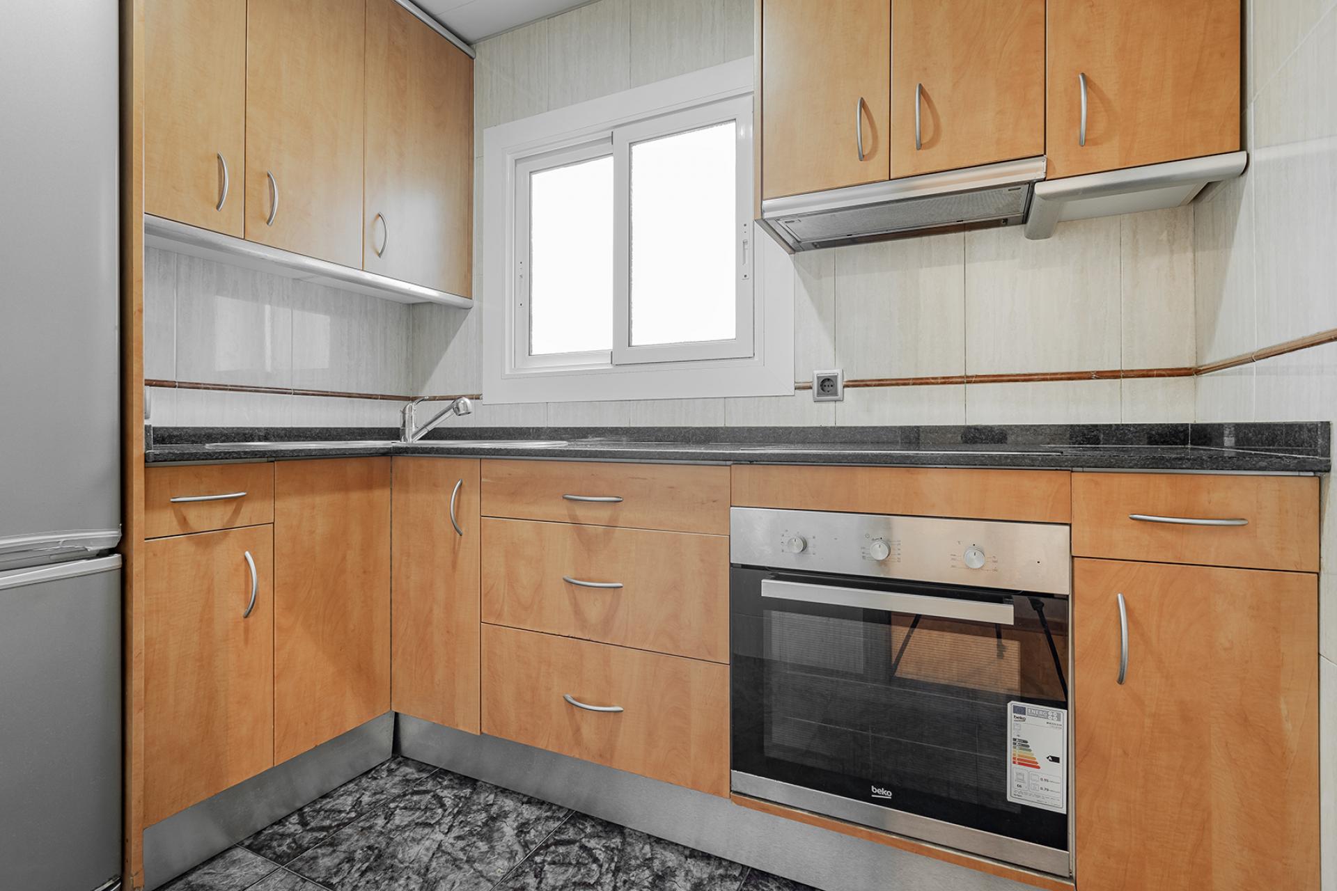 DATOS DE INTERÉS
 IBI: 276,32  ANUAL
 COMUNIDAD: 50,34 ...