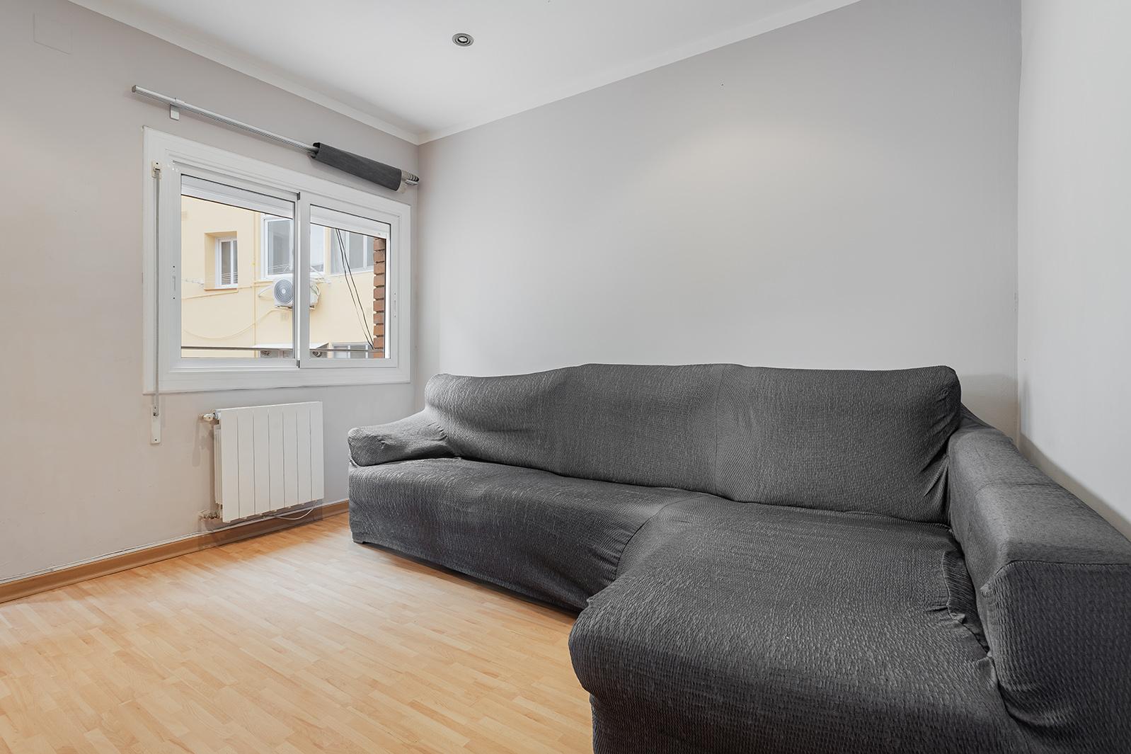 DATOS DE INTERÉS
 IBI: 276,32  ANUAL
 COMUNIDAD: 50,34 ...