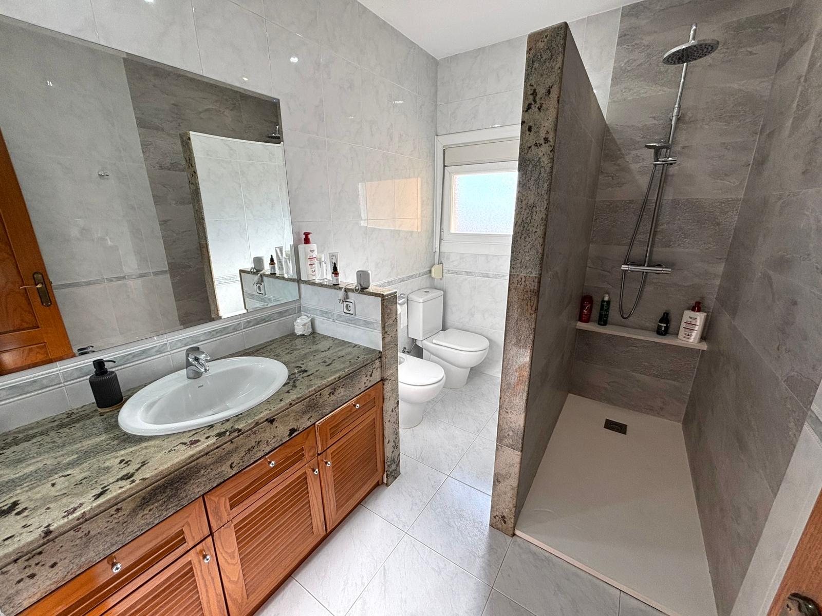 CASA CENTRICA BEN SITUADA