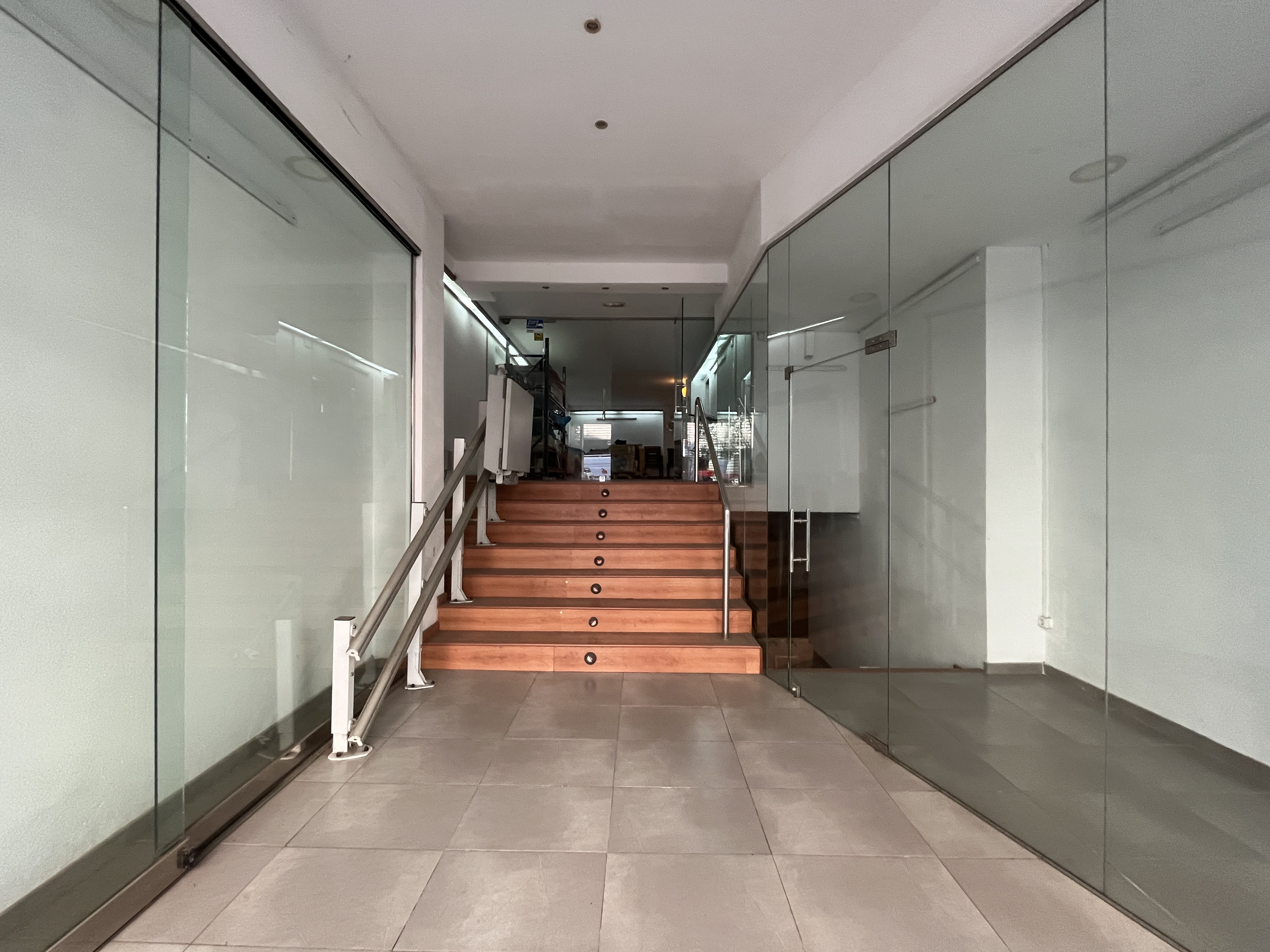 locales-comerciales en girona · eixample 1250€