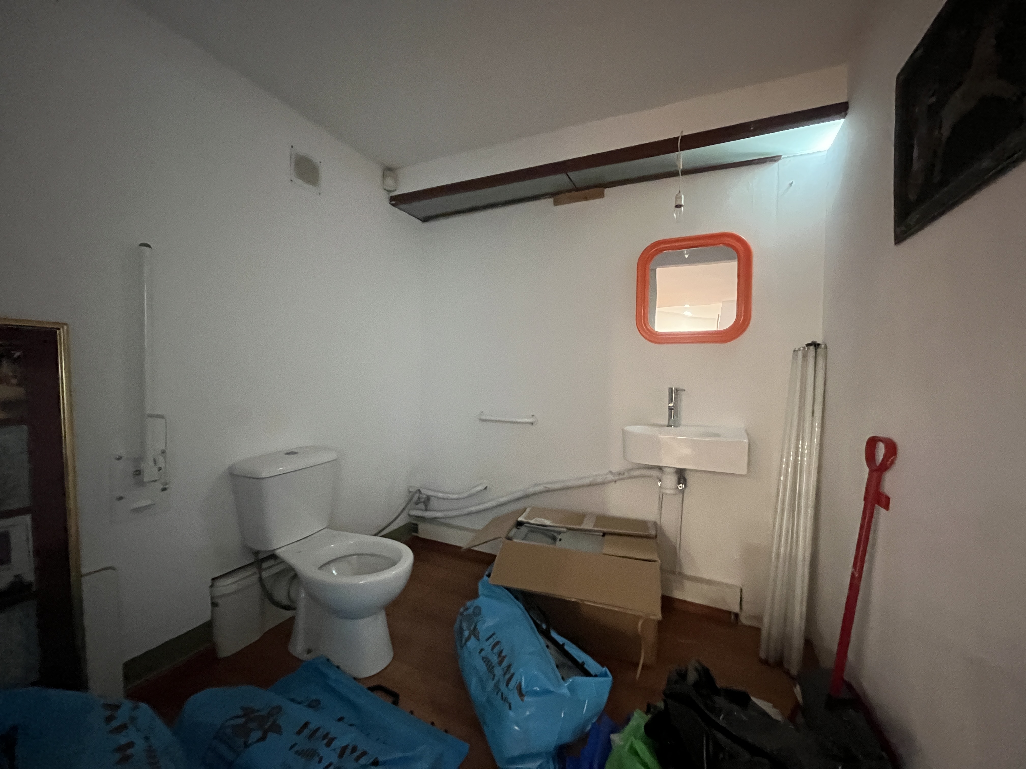 locales-comerciales en girona · eixample 1250€