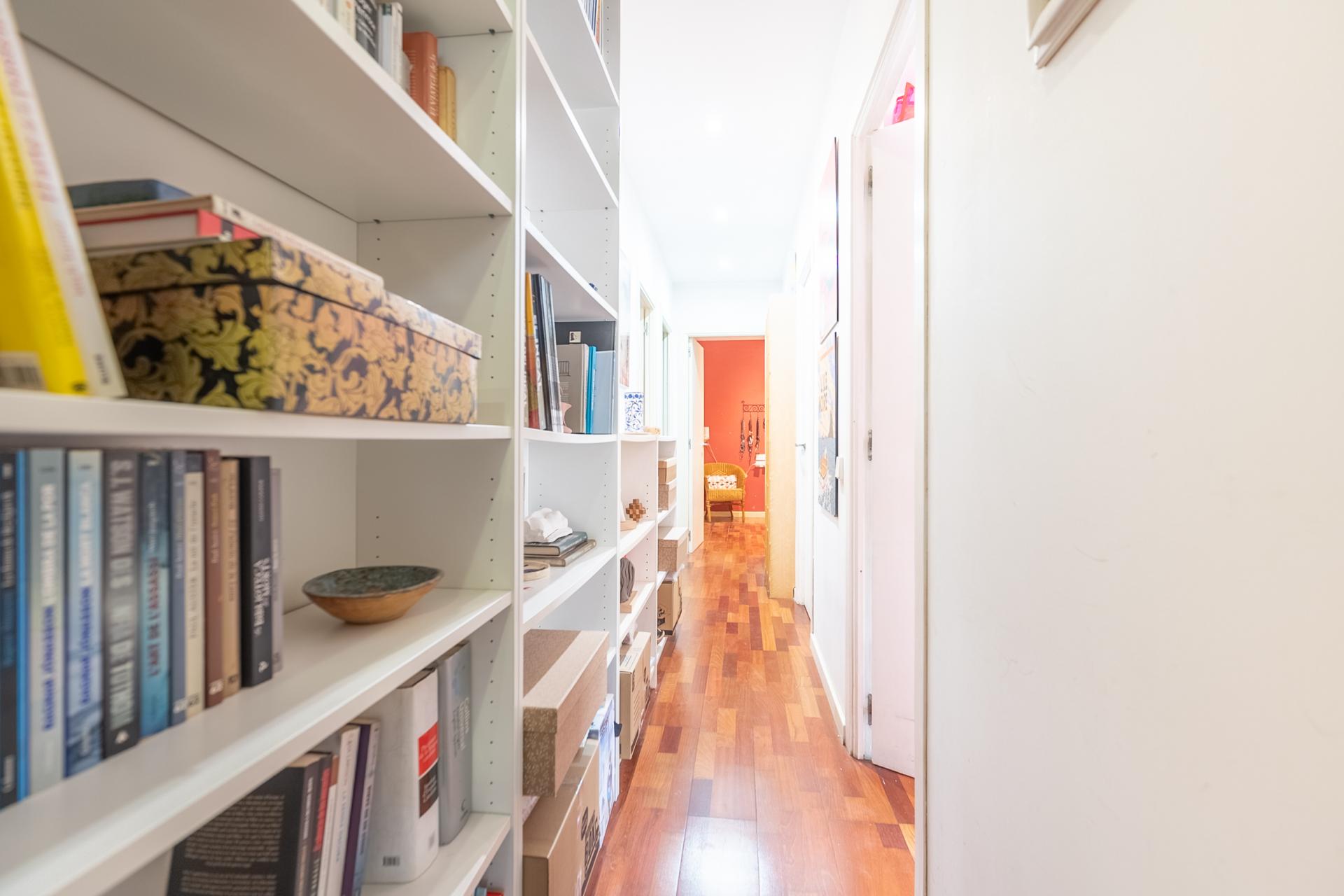 Imagina vivir en un bajo con piscina en Barcelona, en...