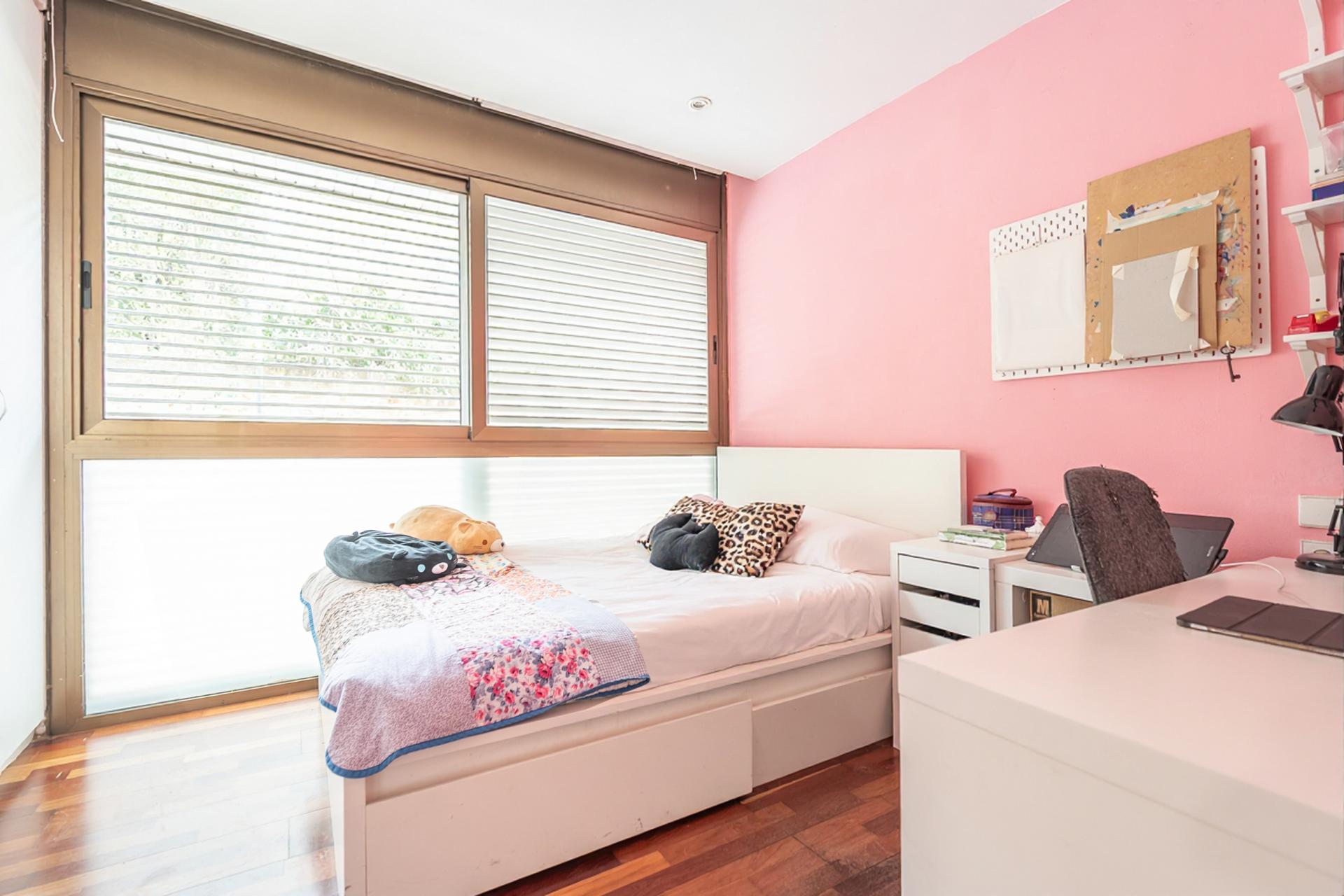 Imagina vivir en un bajo con piscina en Barcelona, en...