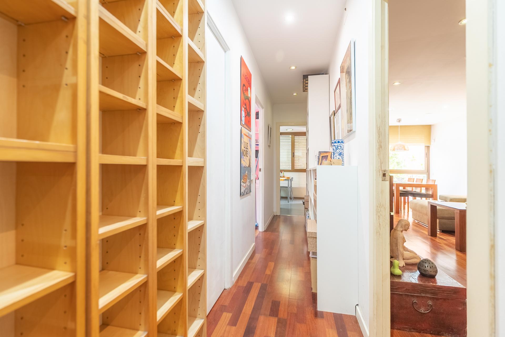 Imagina vivir en un bajo con piscina en Barcelona, en...