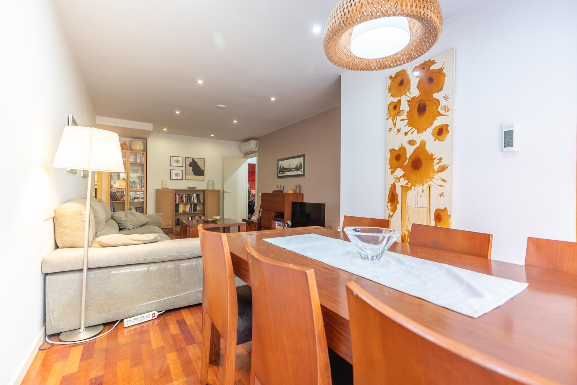 Imagina vivir en un bajo con piscina en Barcelona, en...