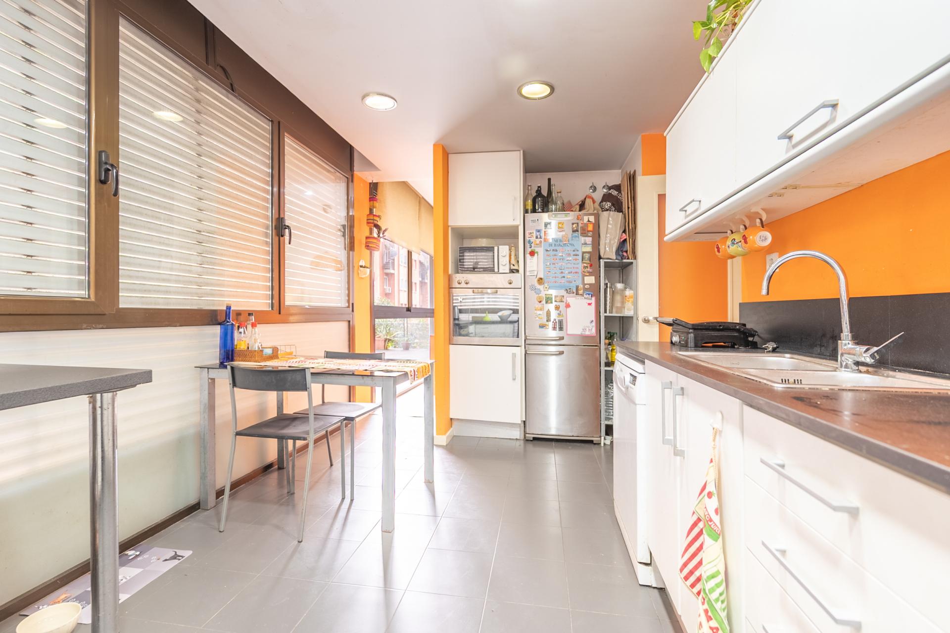 Imagina vivir en un bajo con piscina en Barcelona, en...