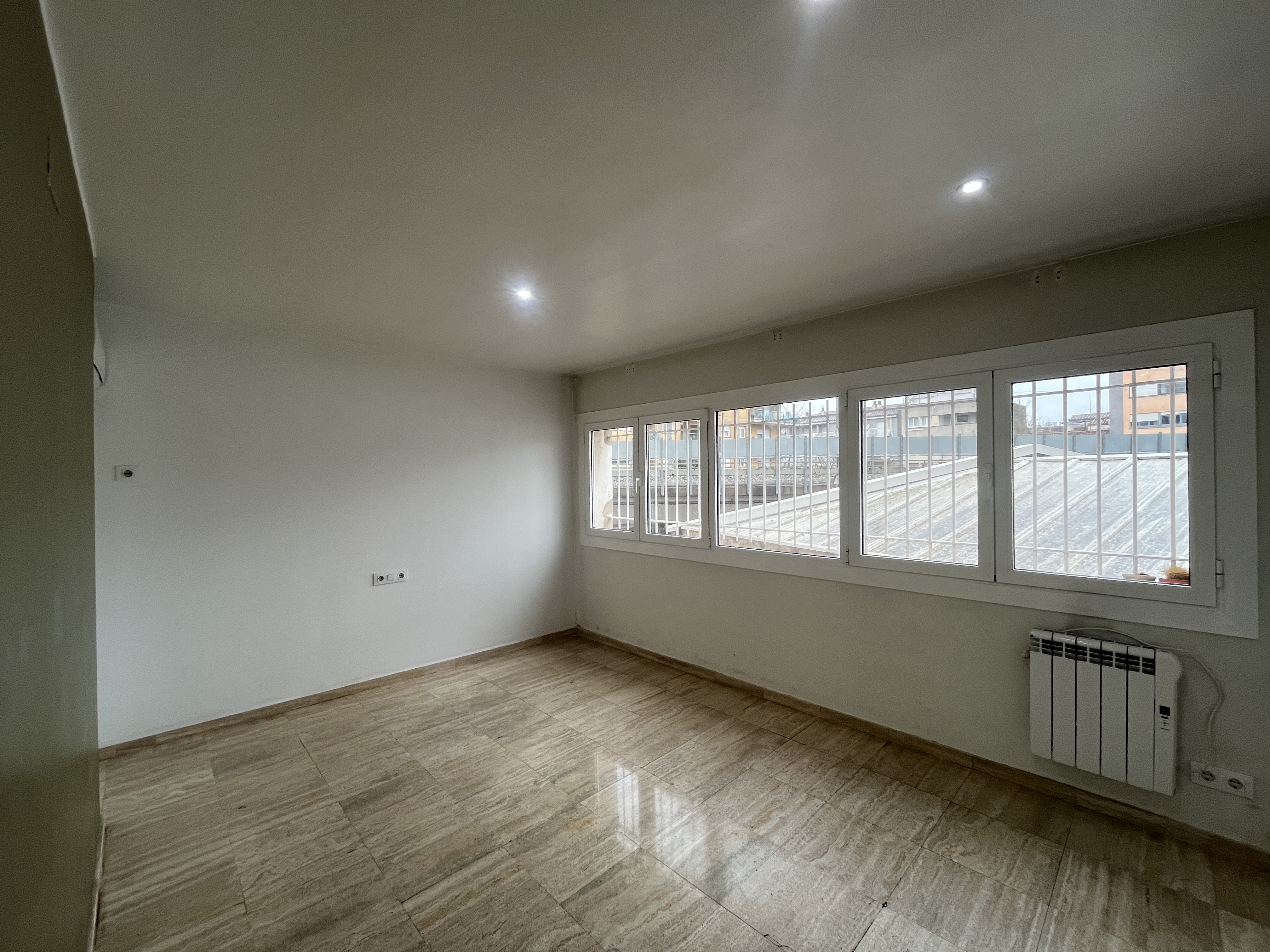 oficines en girona · santa-eugenia 300000€