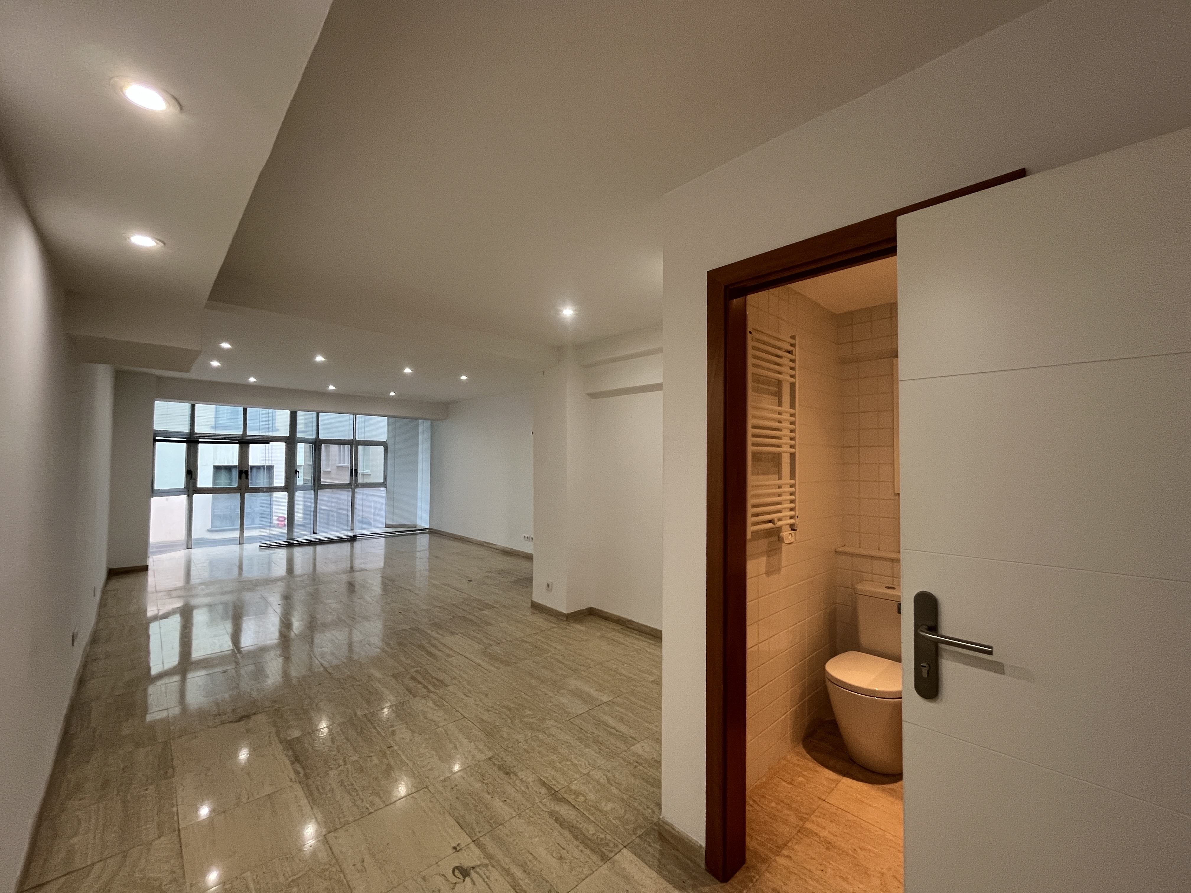 oficines en girona · santa-eugenia 300000€