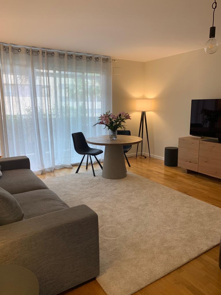 Amplio y luminoso piso en San Cugat, ideal para quienes buscan comodidad, espacio y calidad de vida en un entorno tranquilo y bien conectado.