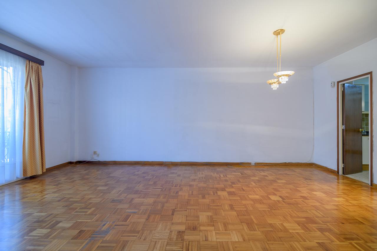 Amplio piso ubicado en calle Balmes