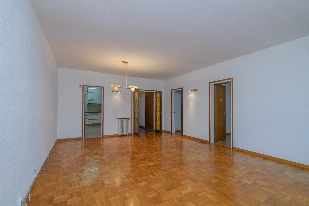 Amplio piso ubicado en calle Balmes