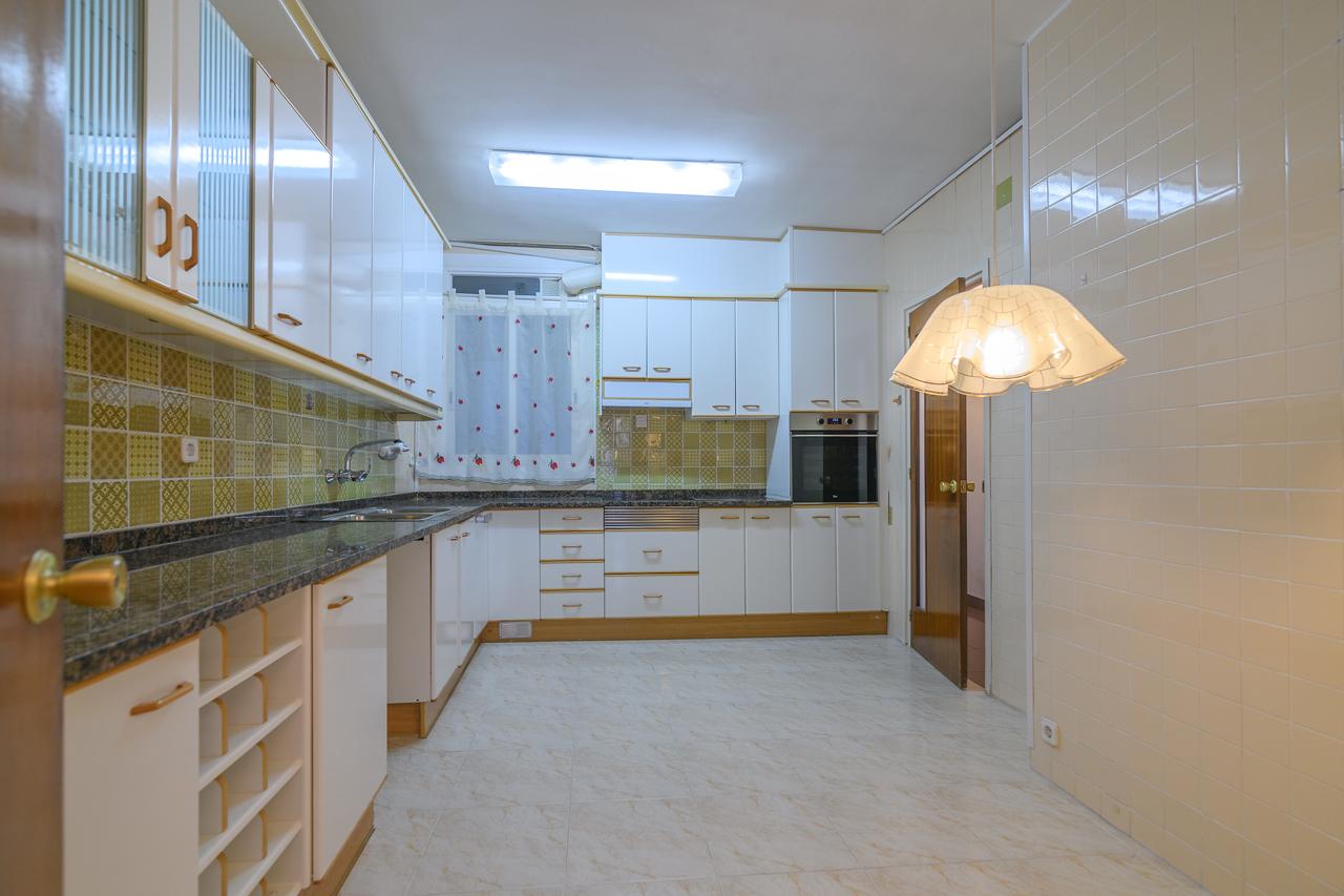 Amplio piso ubicado en calle Balmes