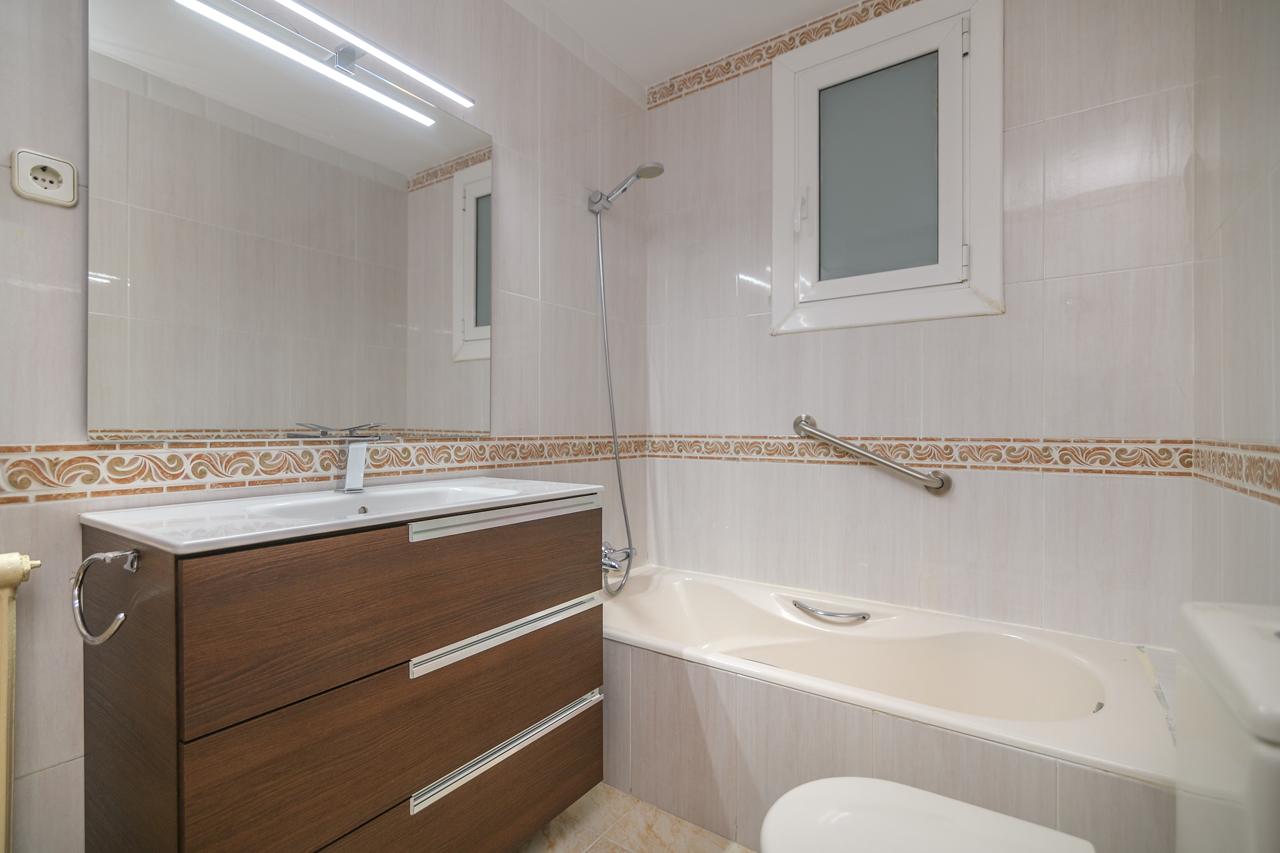 Amplio piso ubicado en calle Balmes