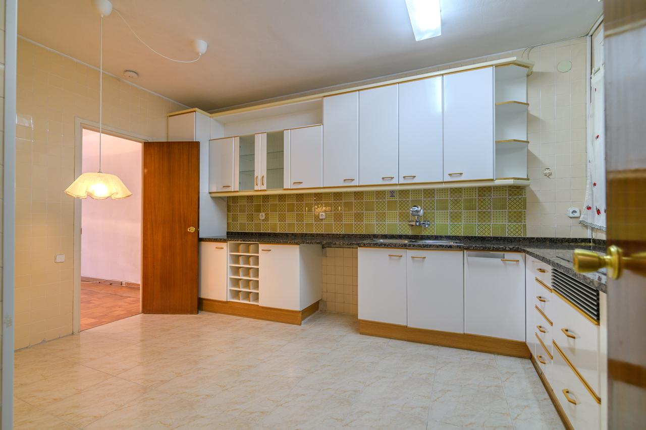 Amplio piso ubicado en calle Balmes