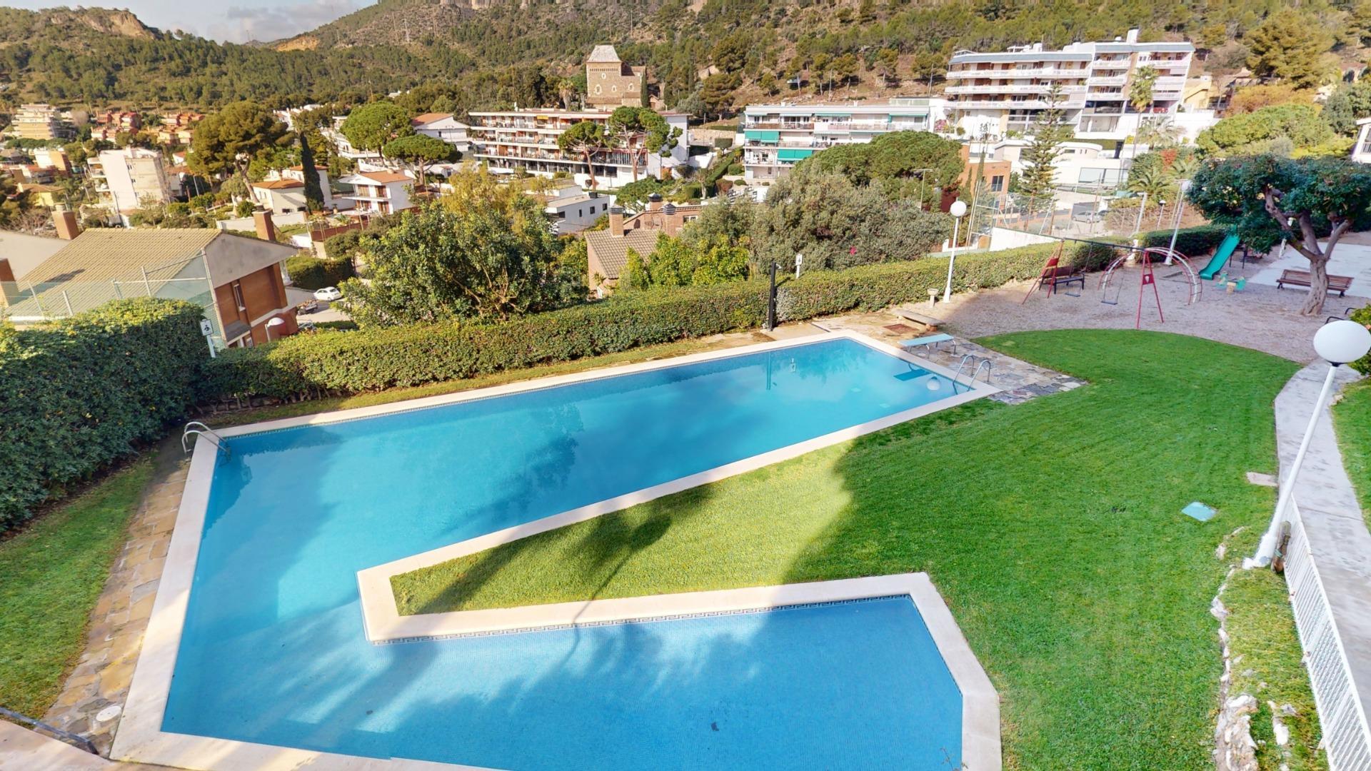 Apartamento con piscina y parking en El Poal   Castelldefels   2 habitaciones