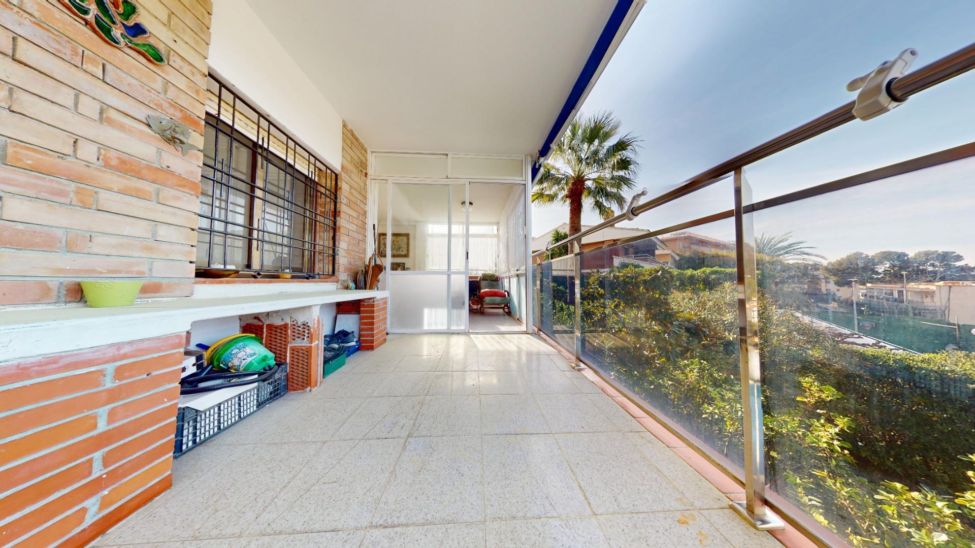 Apartamento con piscina y parking en El Poal   Castelldefels   2 habitaciones