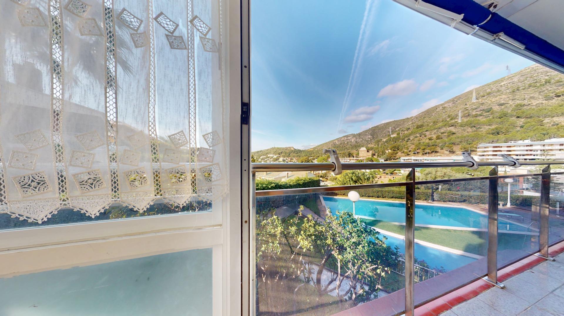 Apartamento con piscina y parking en El Poal   Castelldefels   2 habitaciones