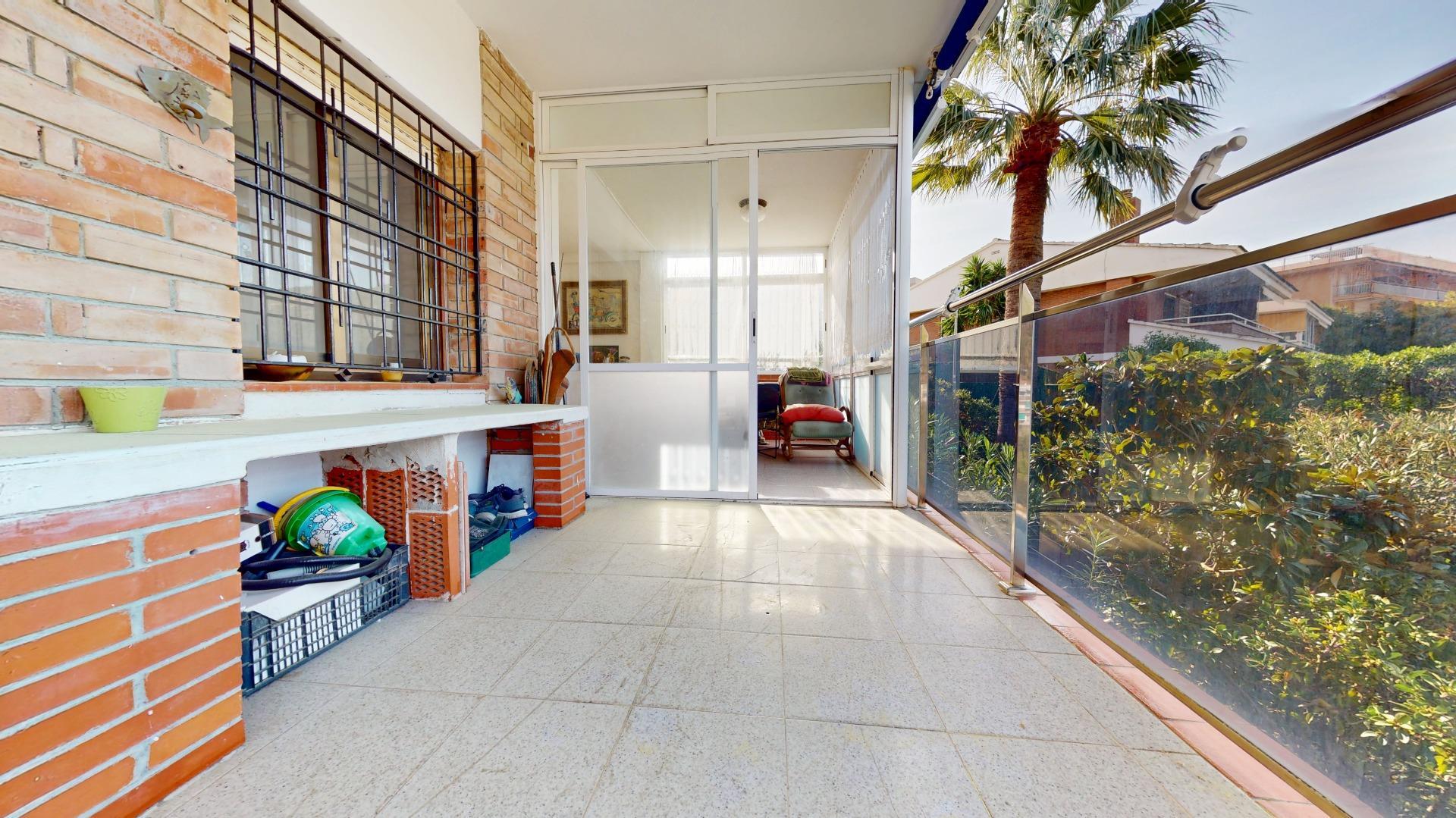 Apartamento con piscina y parking en El Poal   Castelldefels   2 habitaciones