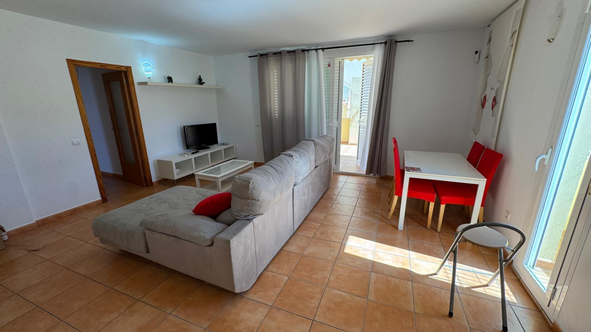 Planta baja con 3 habitaciones y dos terrazas en San Rafael   Alquiler de temporada