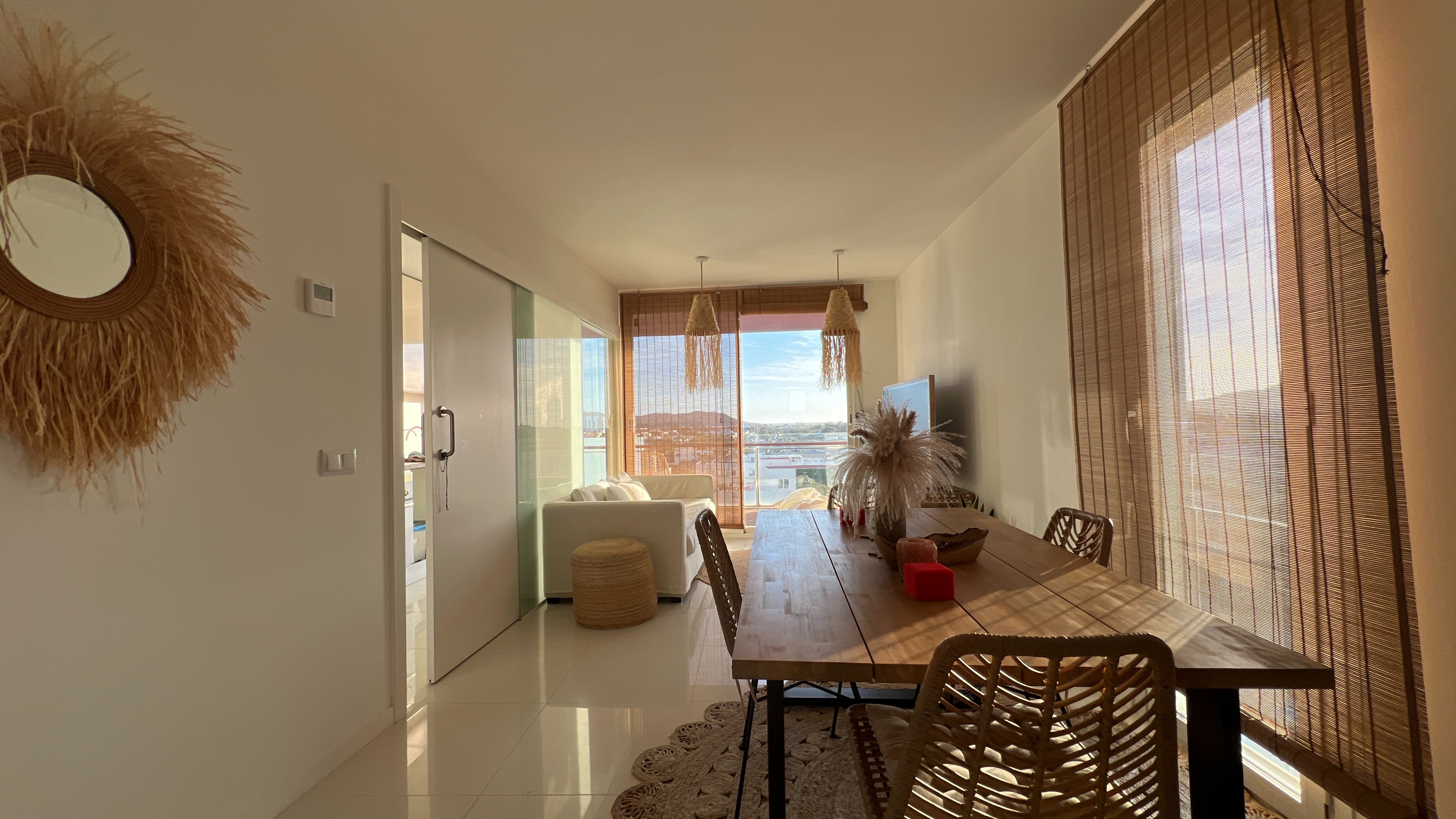 Piso reformado con vistas al mar y puesta de sol   Playa d en Bossa (Ibiza)