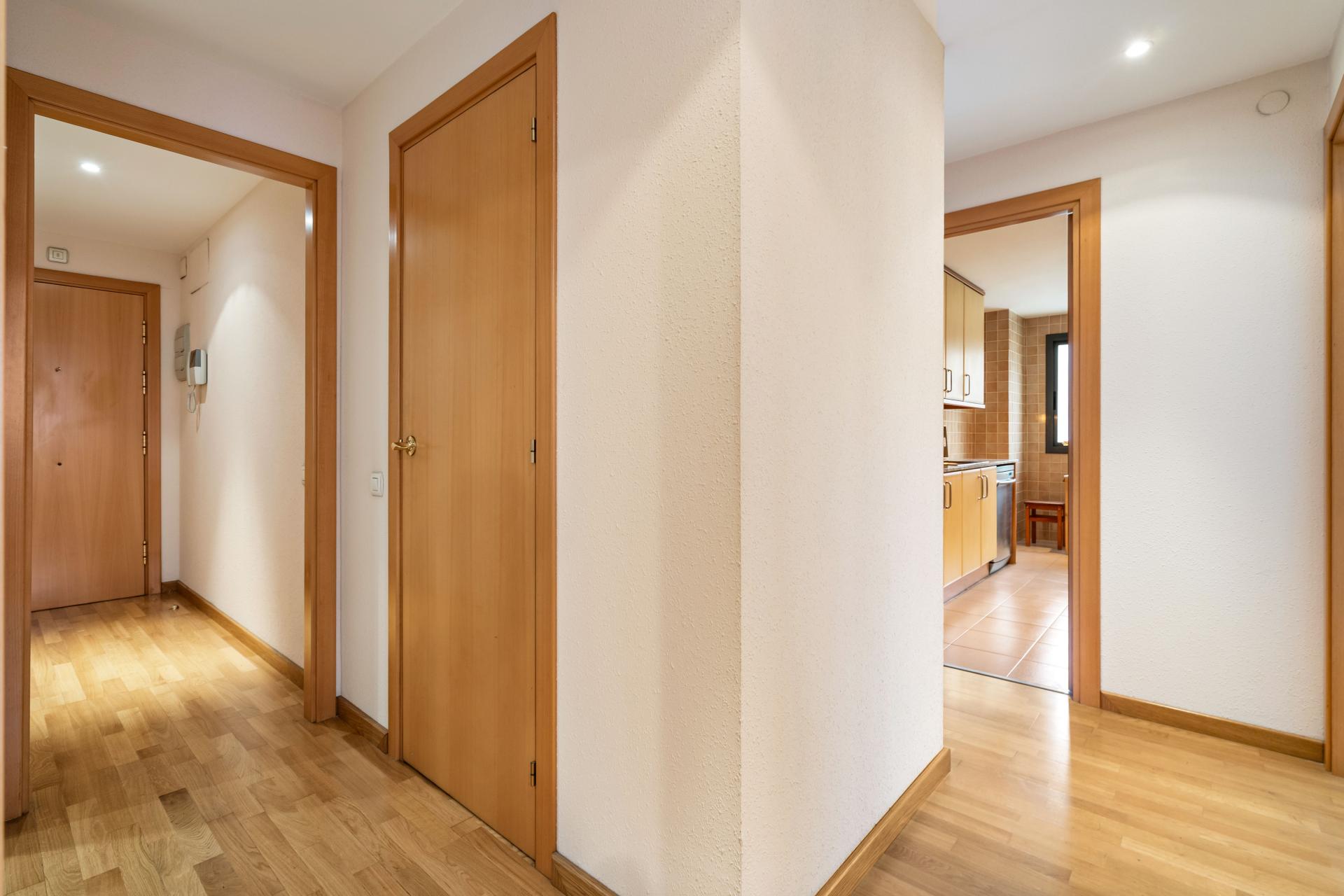 Descubre este encantador piso ubicado en el dinámico y vibrante...