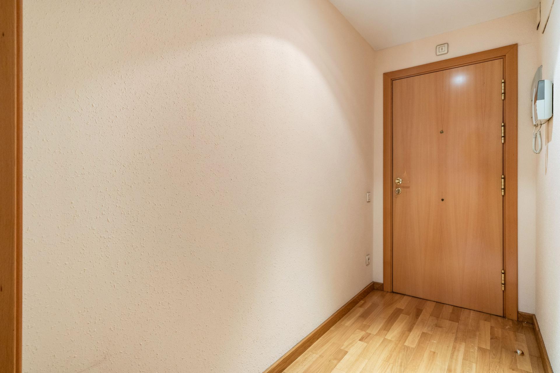 Descubre este encantador piso ubicado en el dinámico y vibrante...