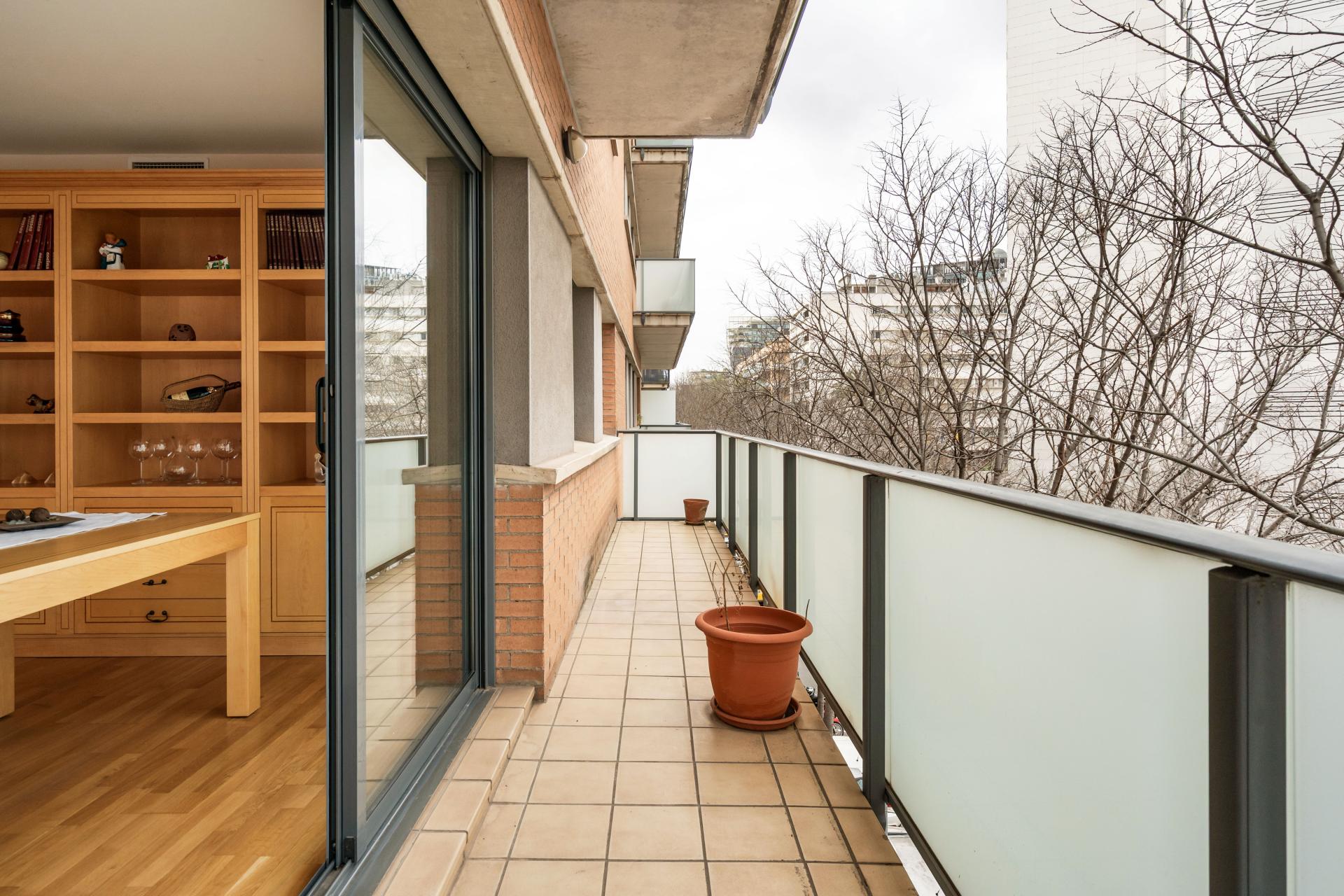 Descubre este encantador piso ubicado en el dinámico y vibrante...